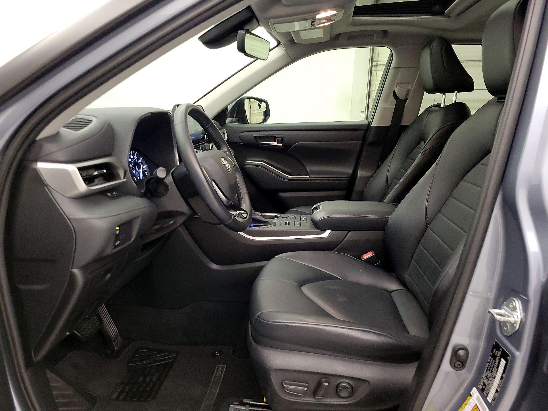 Thumbnail: 2021 Toyota Highlander - 11