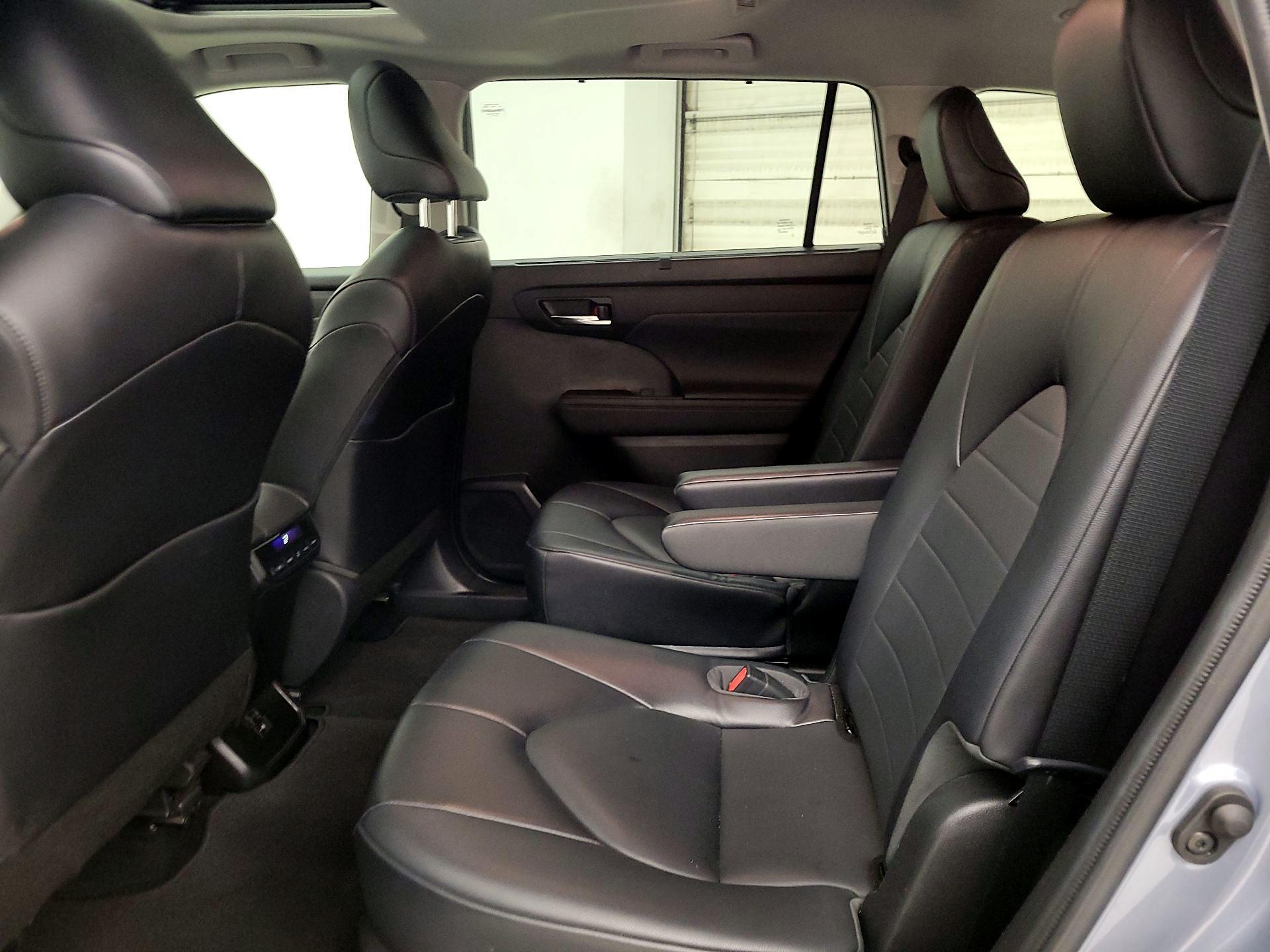 Thumbnail: 2021 Toyota Highlander - 20