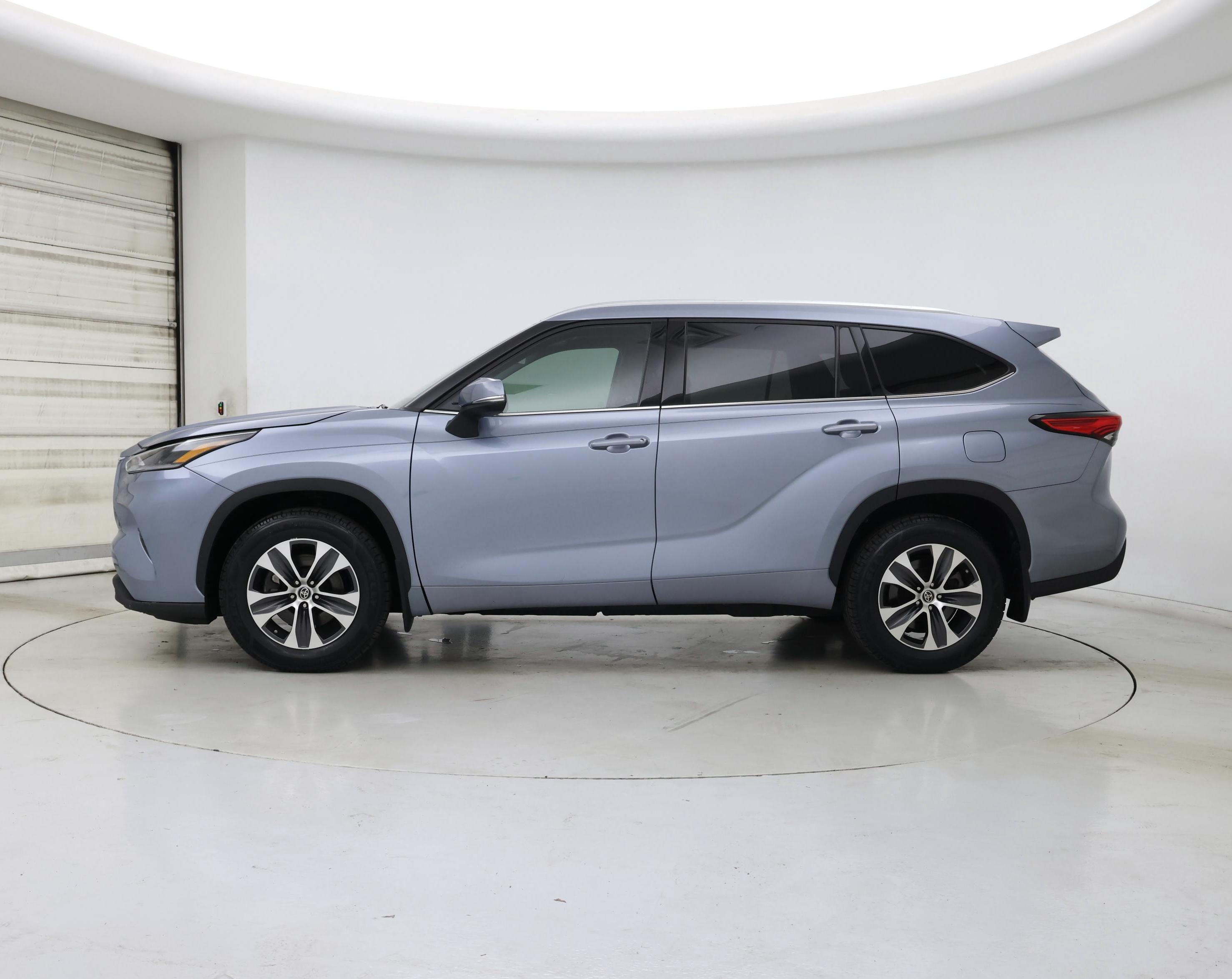 Thumbnail: 2021 Toyota Highlander - 3