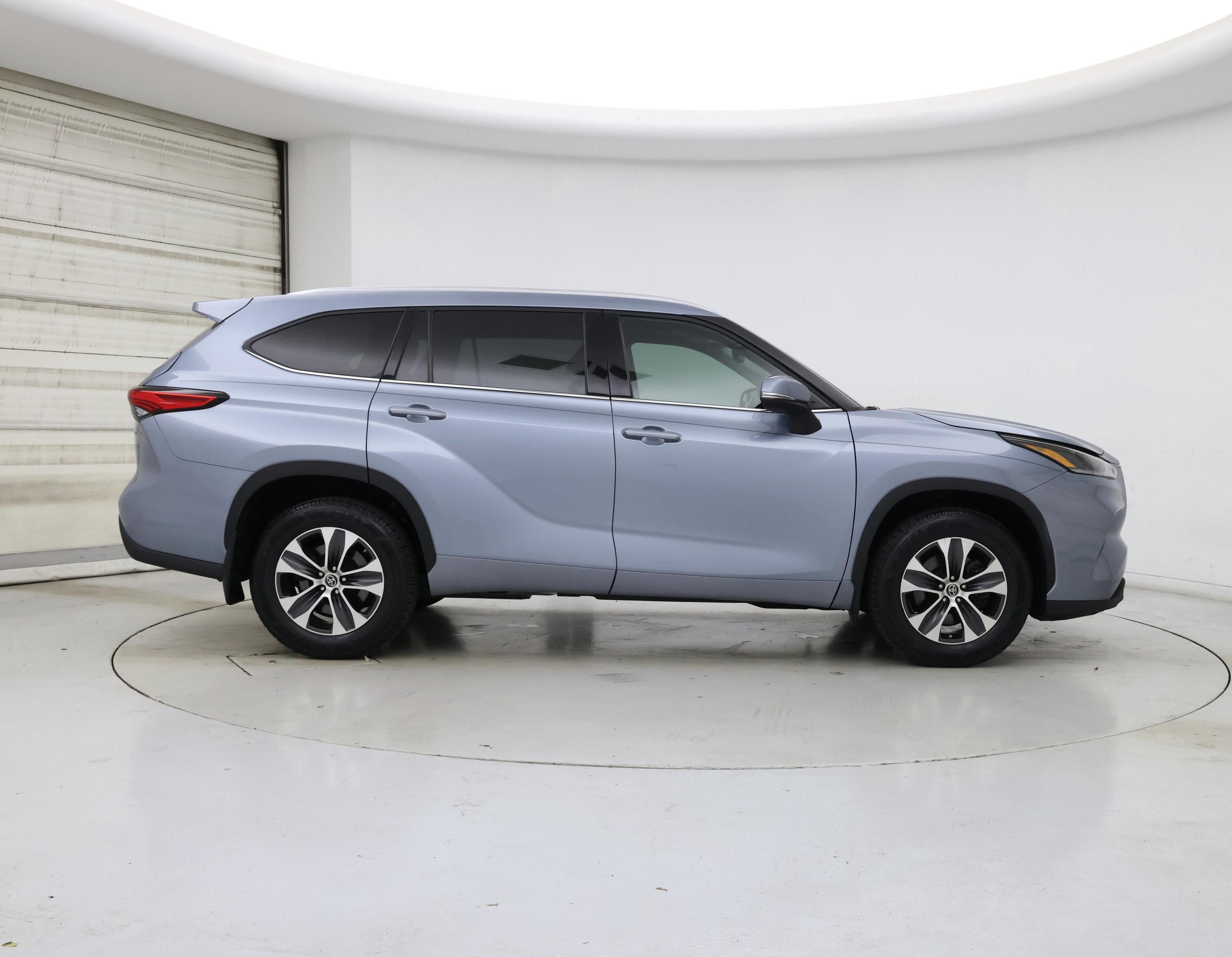 Thumbnail: 2021 Toyota Highlander - 7