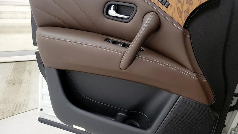2017 INFINITI QX80 Limited 12