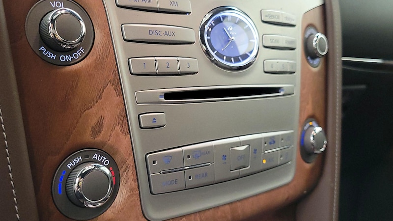 2017 INFINITI QX80 Limited 16