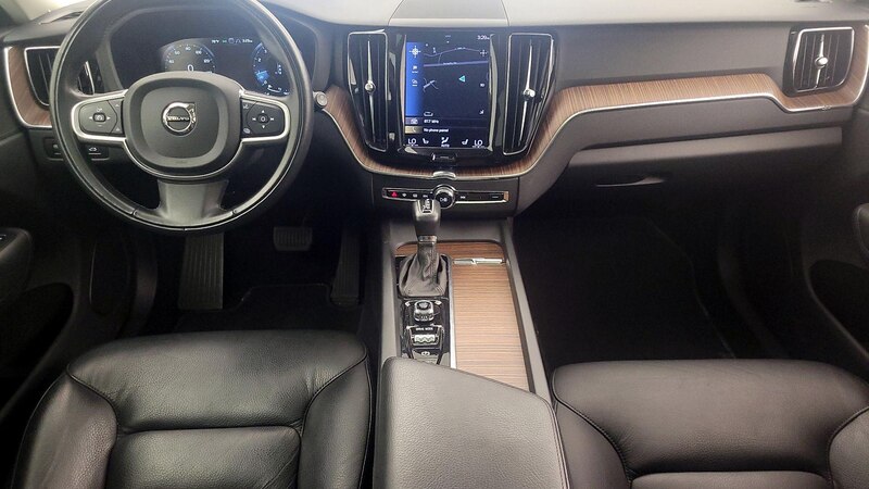 2021 Volvo XC60 T5 Momentum 9