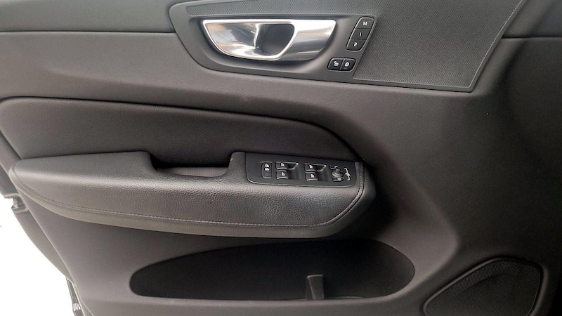 2021 Volvo XC60 T5 Momentum 12