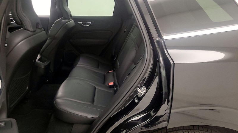 2021 Volvo XC60 T5 Momentum 21