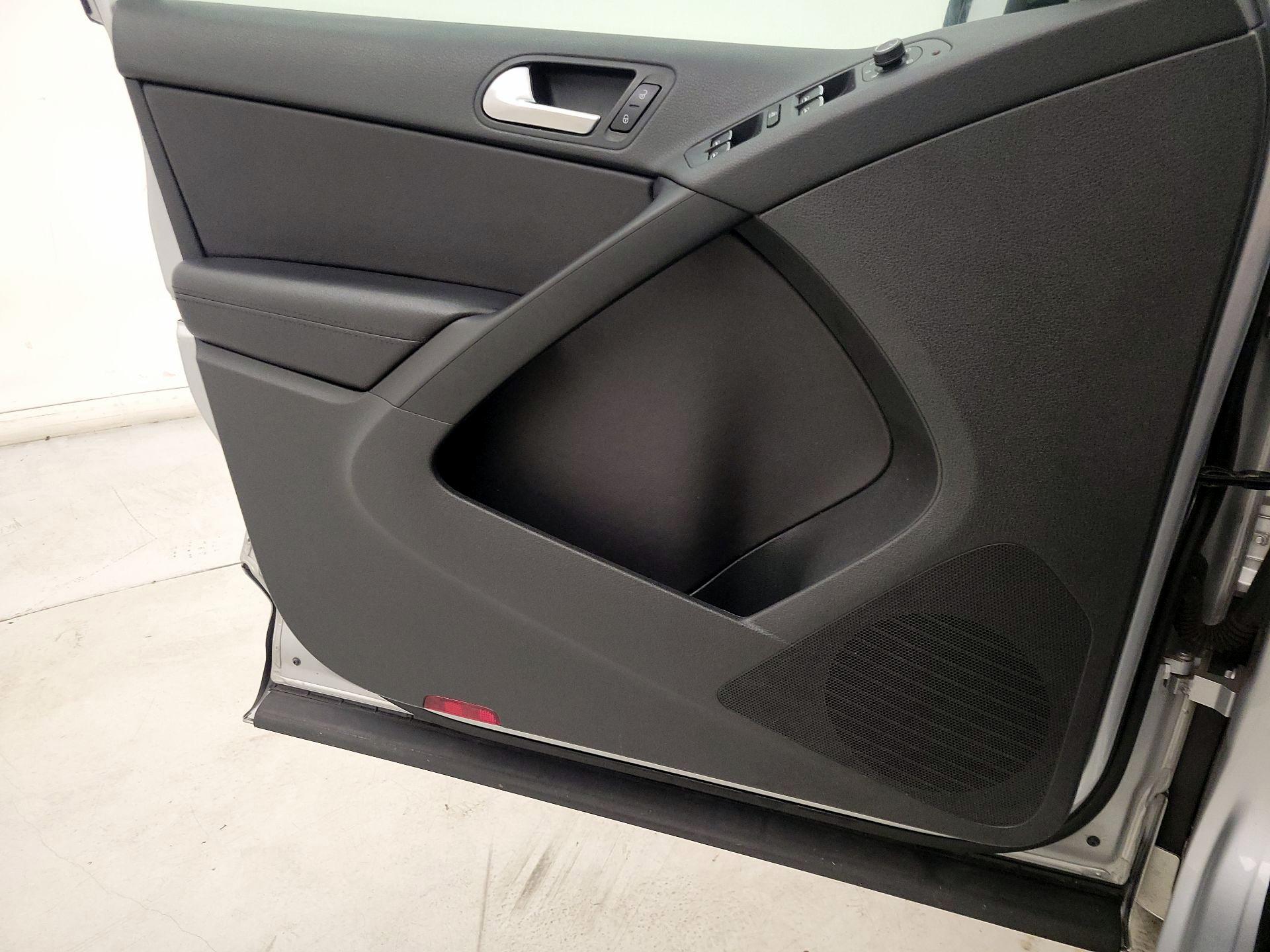 Thumbnail: 2017 Volkswagen Tiguan - 12