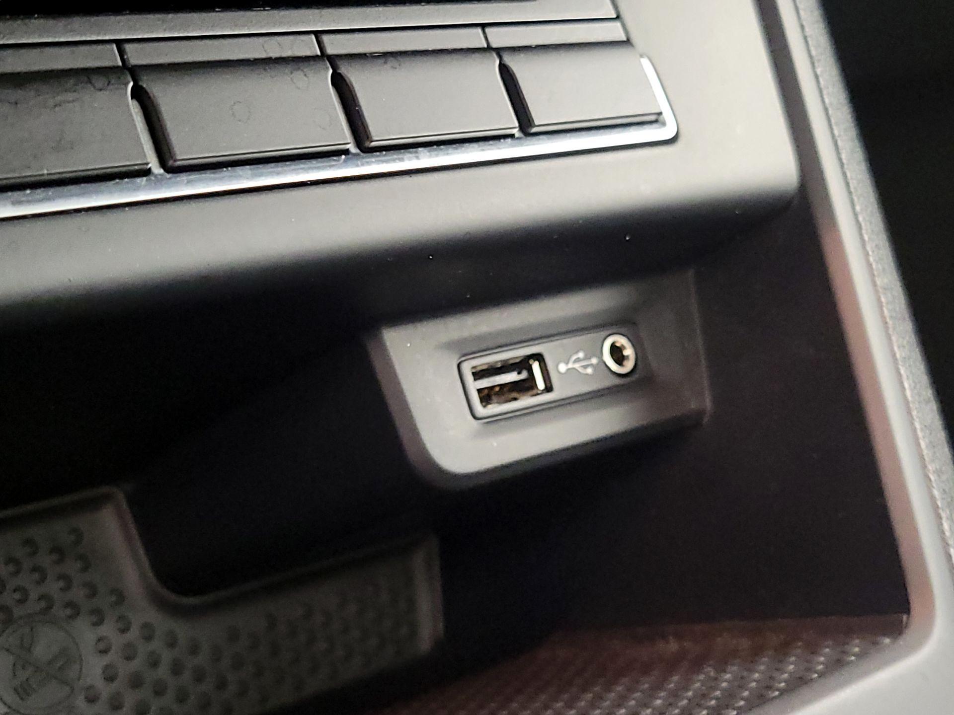 Thumbnail: 2017 Volkswagen Tiguan - 18