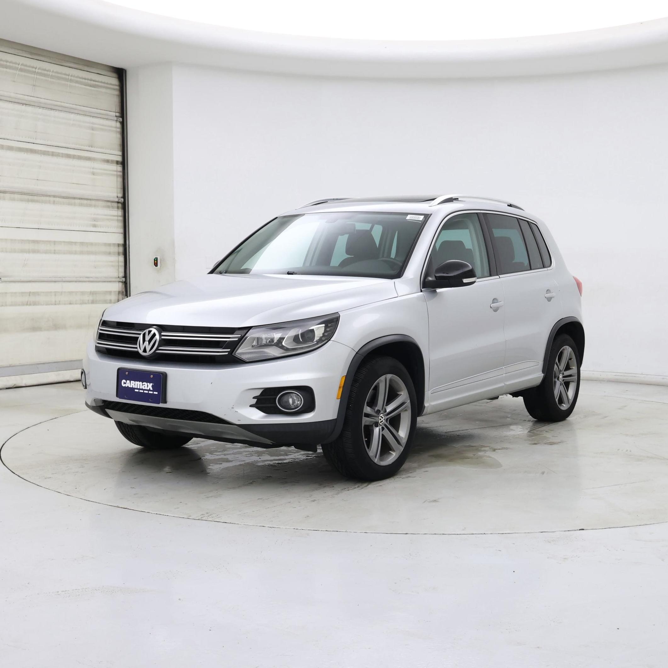 Thumbnail: 2017 Volkswagen Tiguan - 4