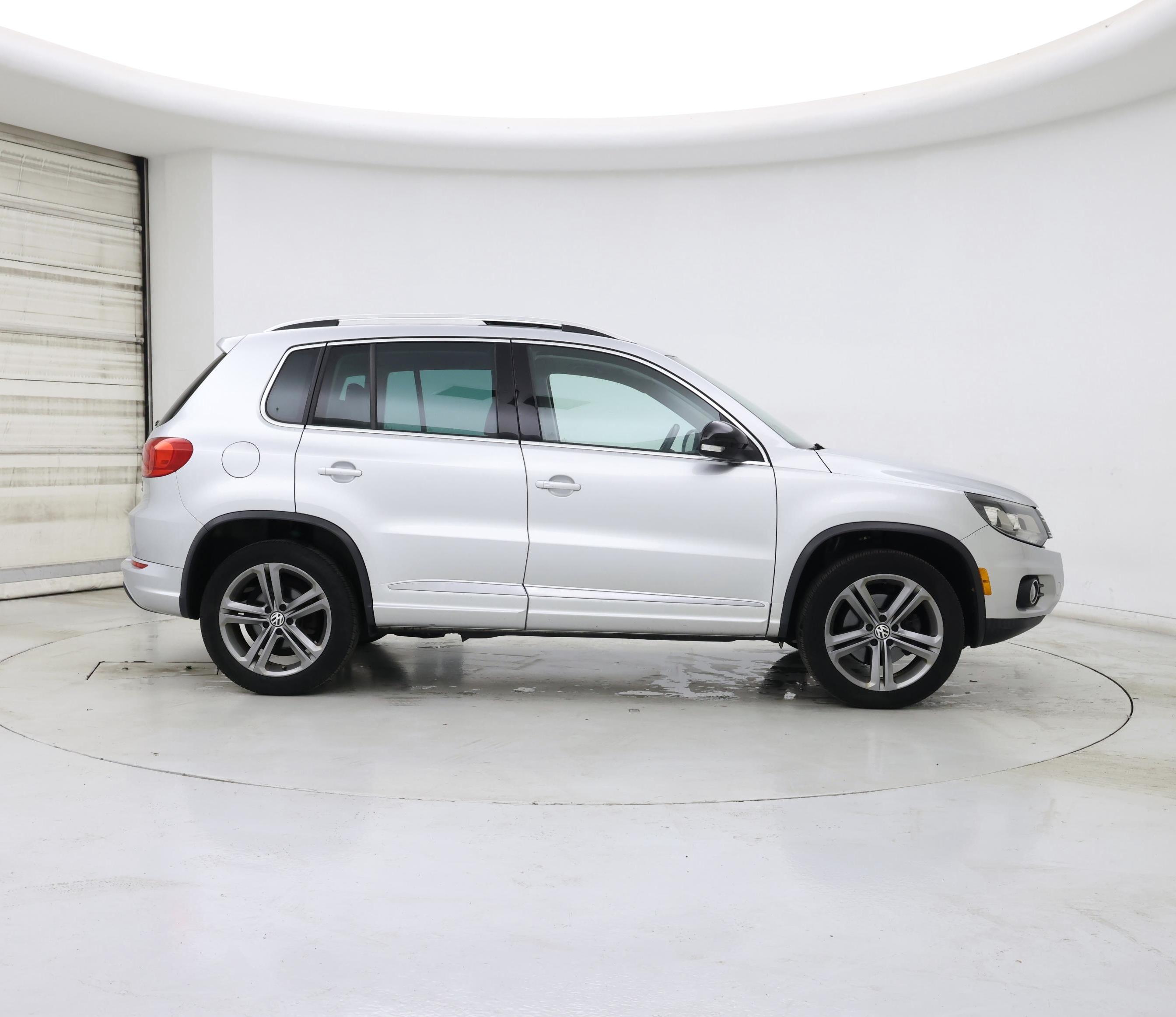 Thumbnail: 2017 Volkswagen Tiguan - 7