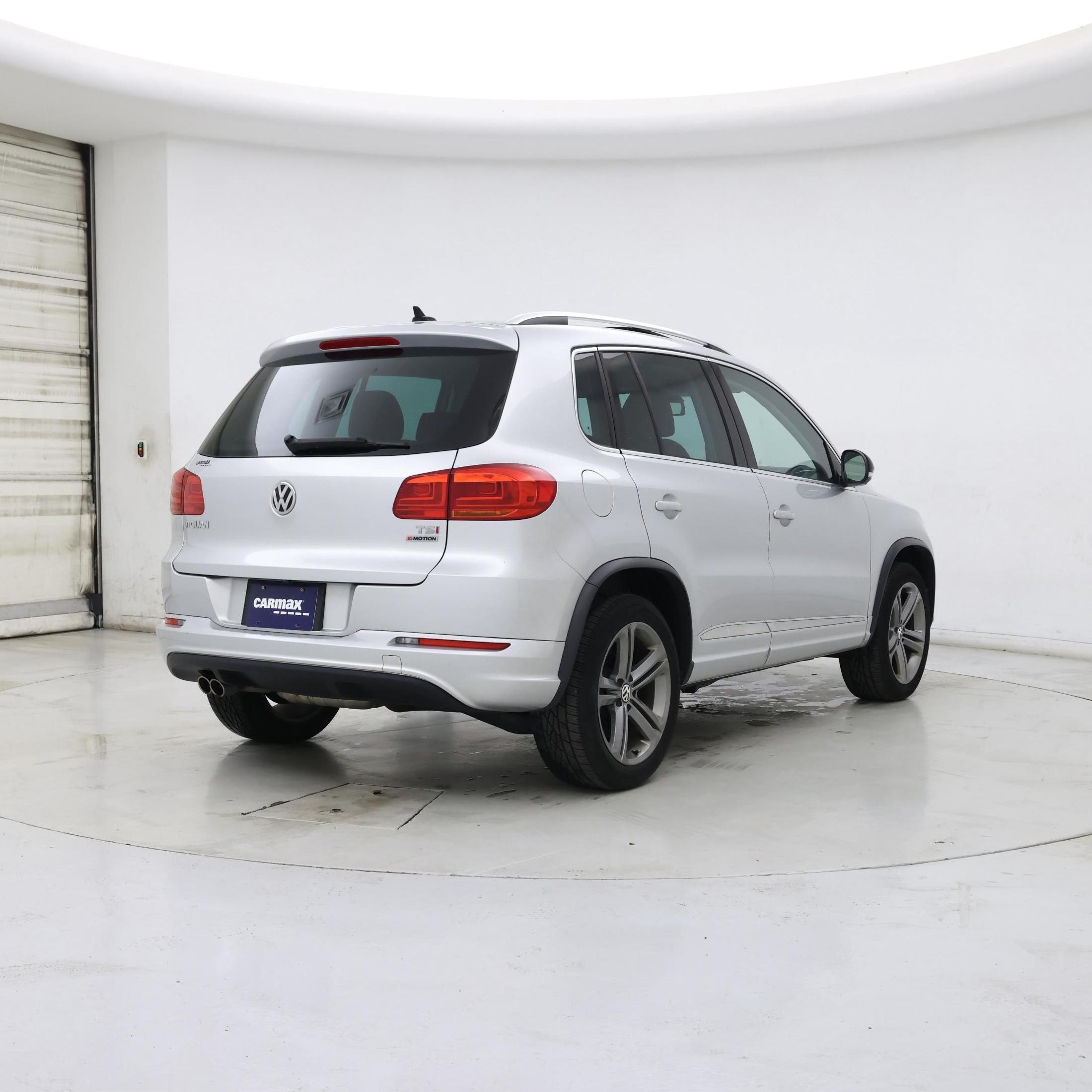 Thumbnail: 2017 Volkswagen Tiguan - 8