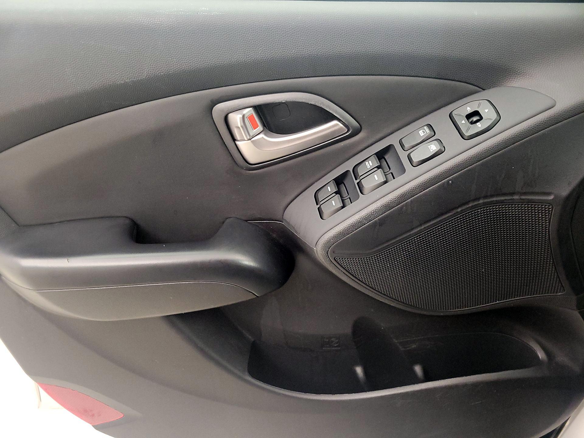 Thumbnail: 2013 Hyundai Tucson - 12
