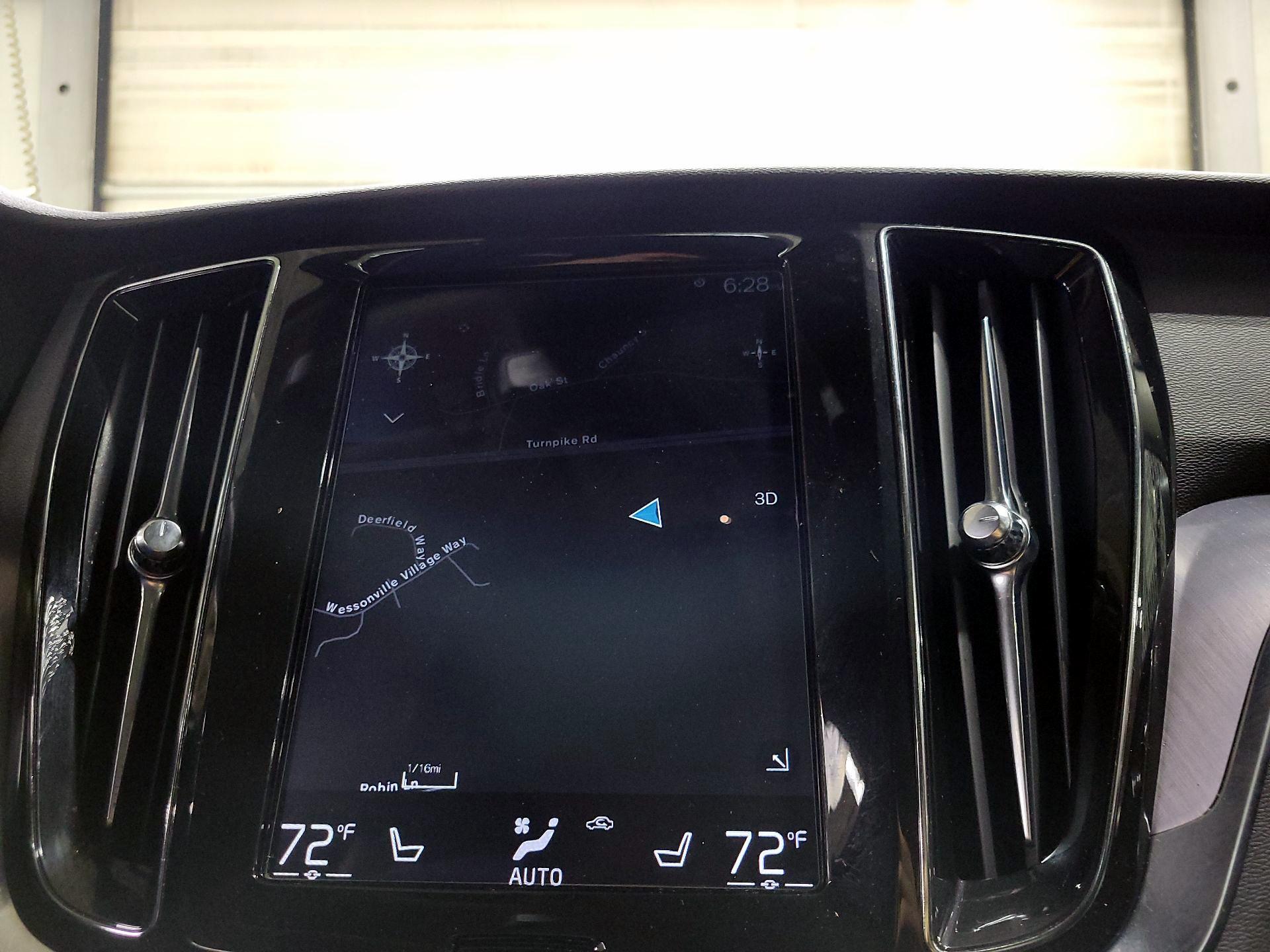 Thumbnail: 2019 Volvo S60 - 14