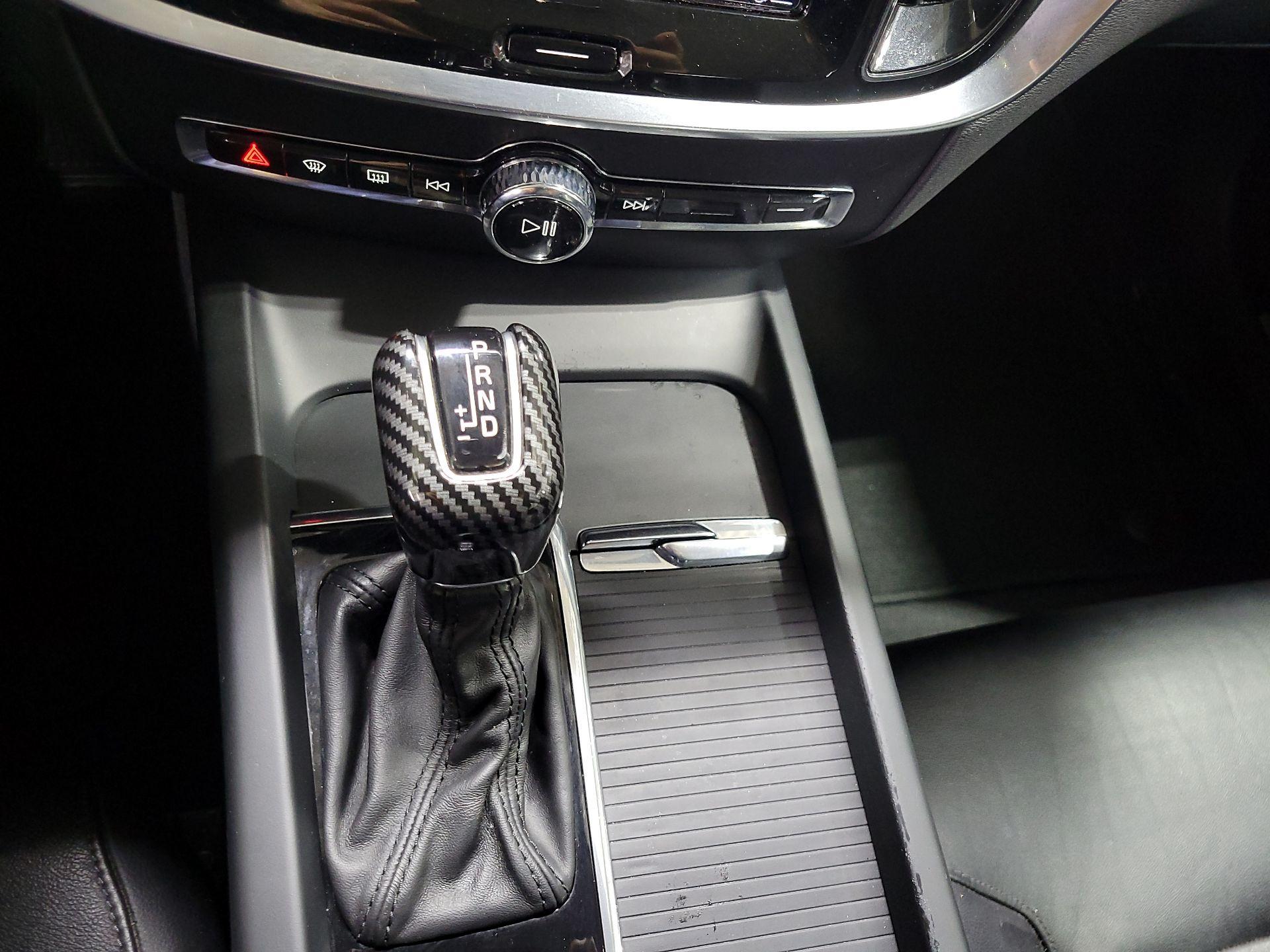 Thumbnail: 2019 Volvo S60 - 18