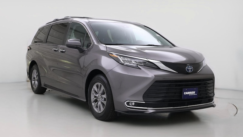 2022 Toyota Sienna XLE Hero Image