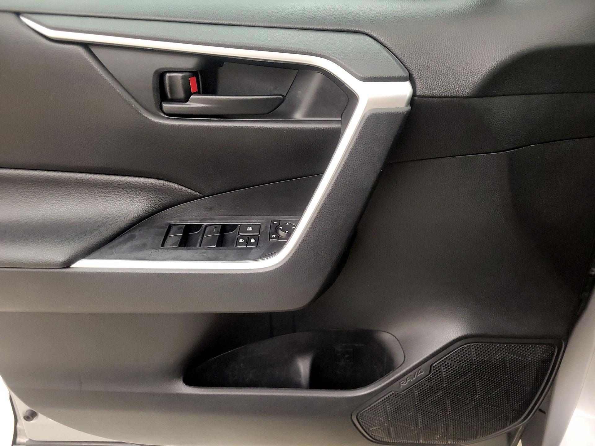 Thumbnail: 2019 Toyota RAV4 - 12
