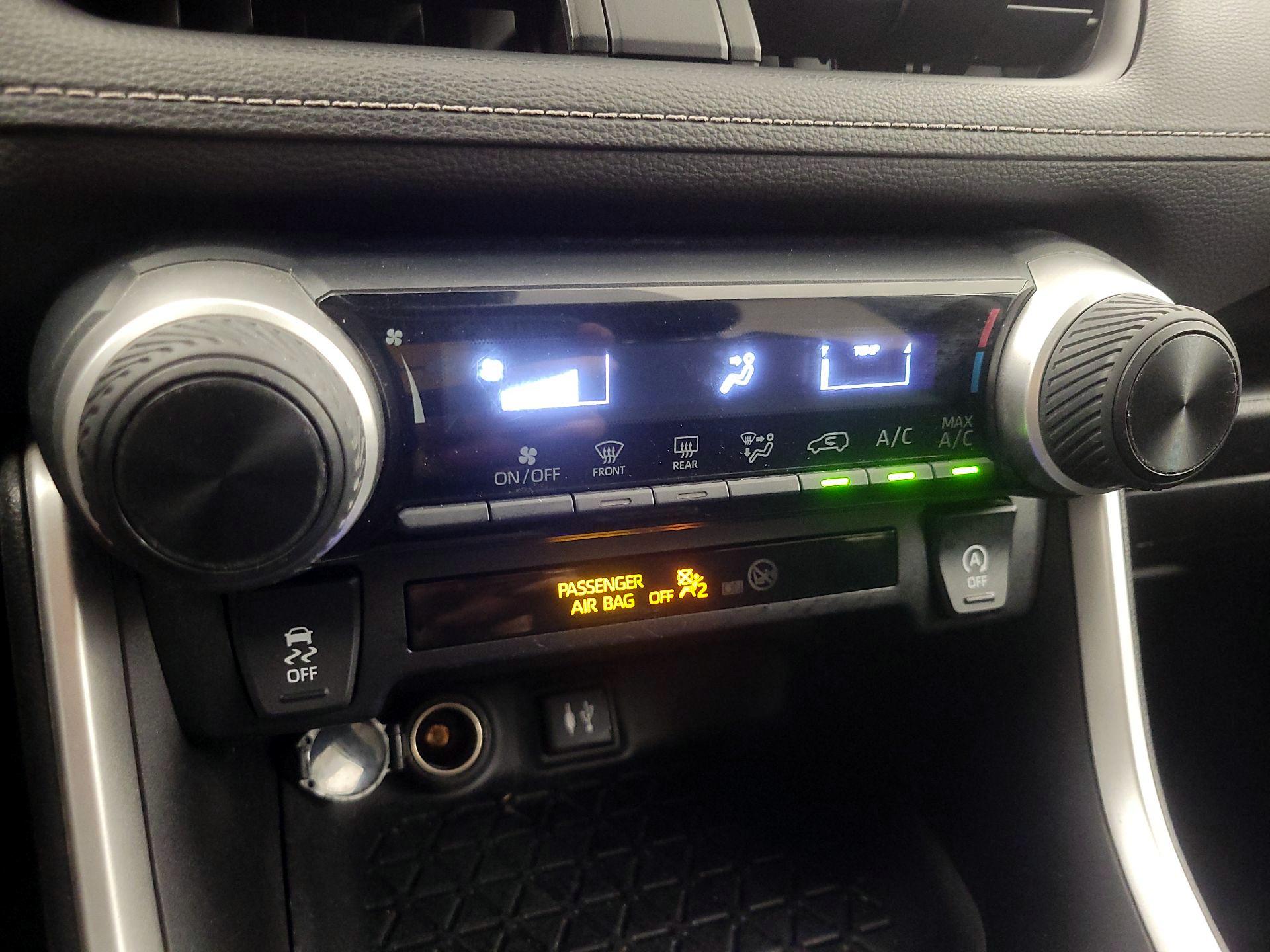 Thumbnail: 2019 Toyota RAV4 - 16