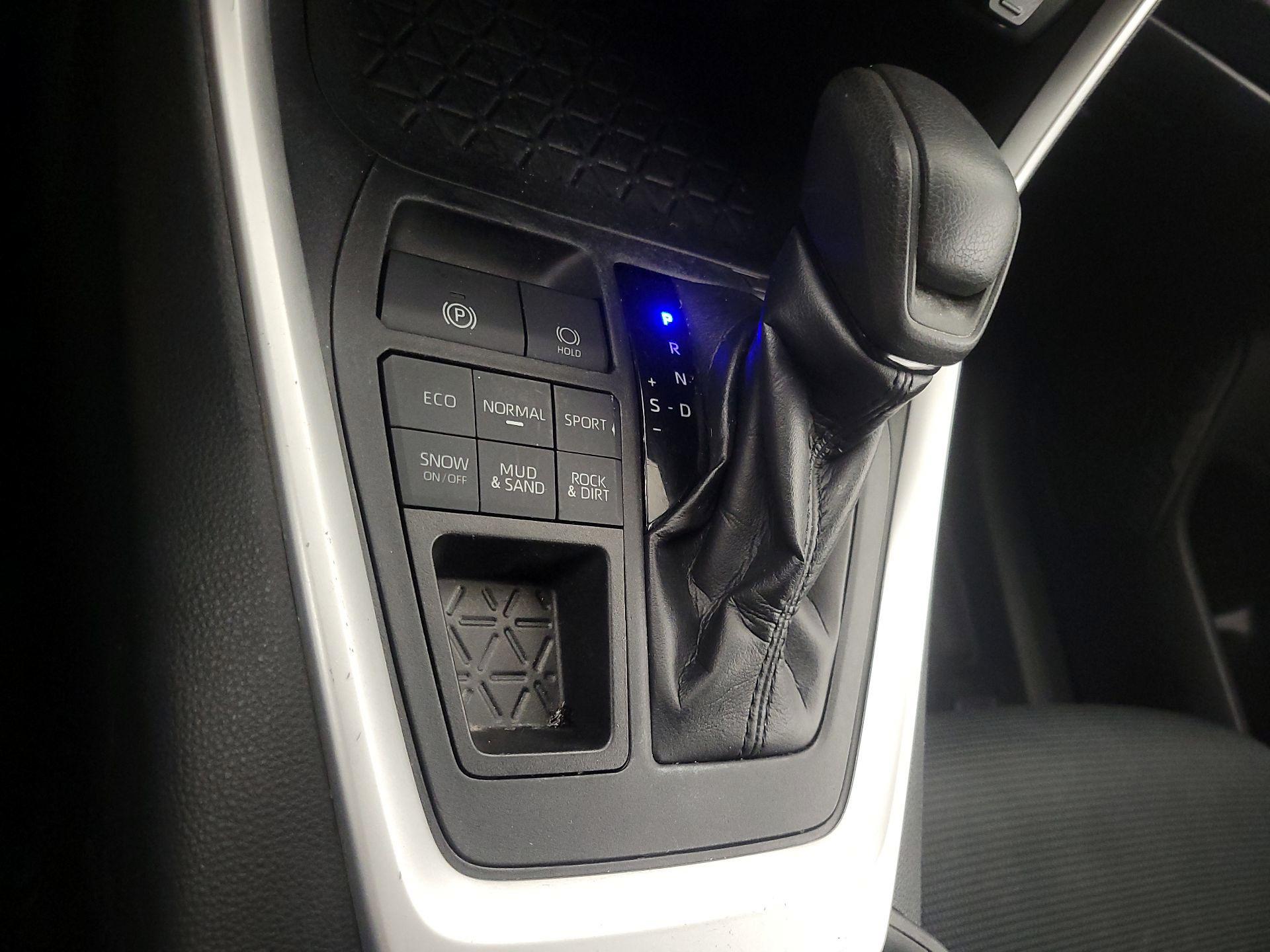Thumbnail: 2019 Toyota RAV4 - 17
