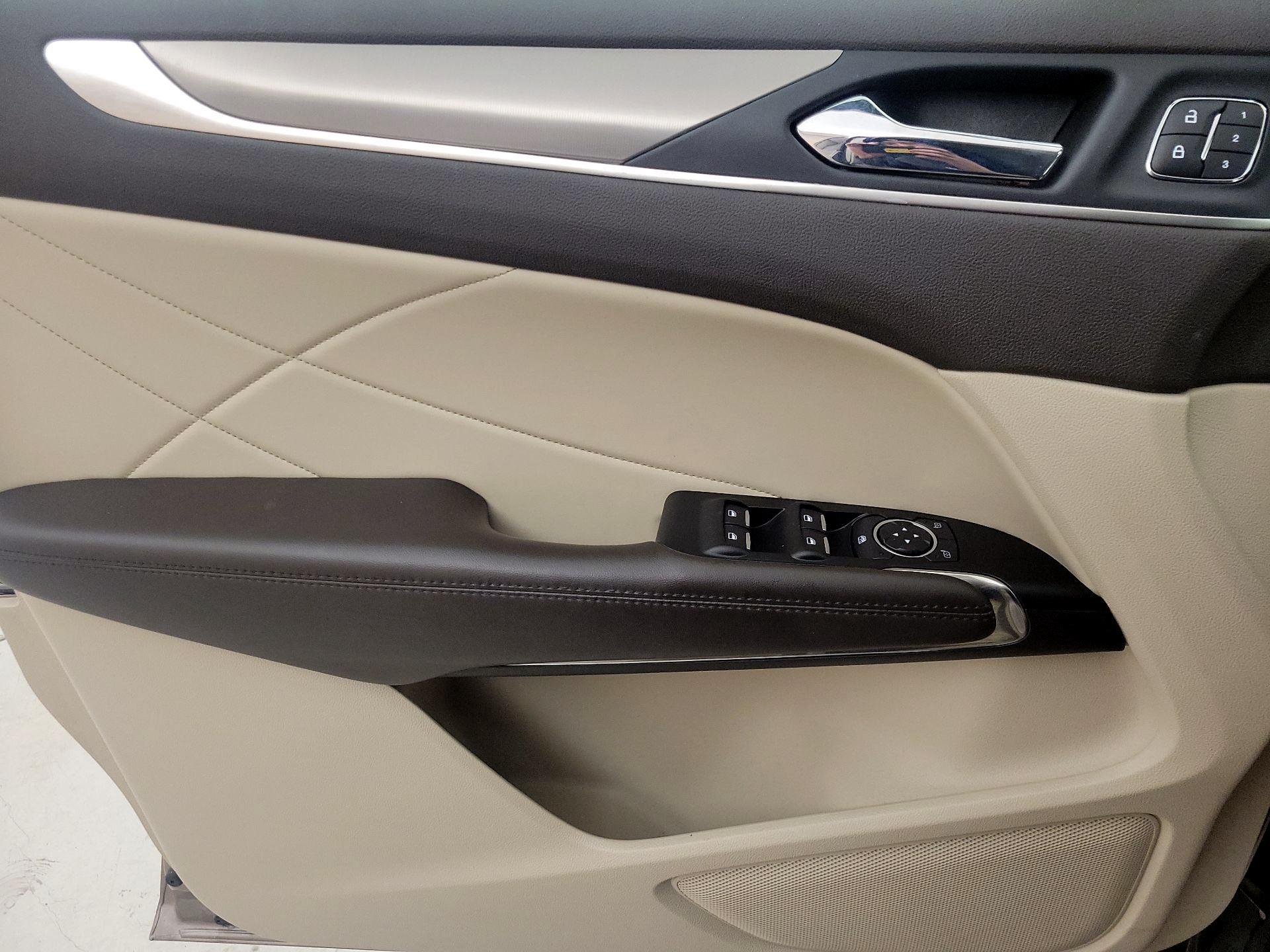 Thumbnail: 2019 Lincoln MKC - 12