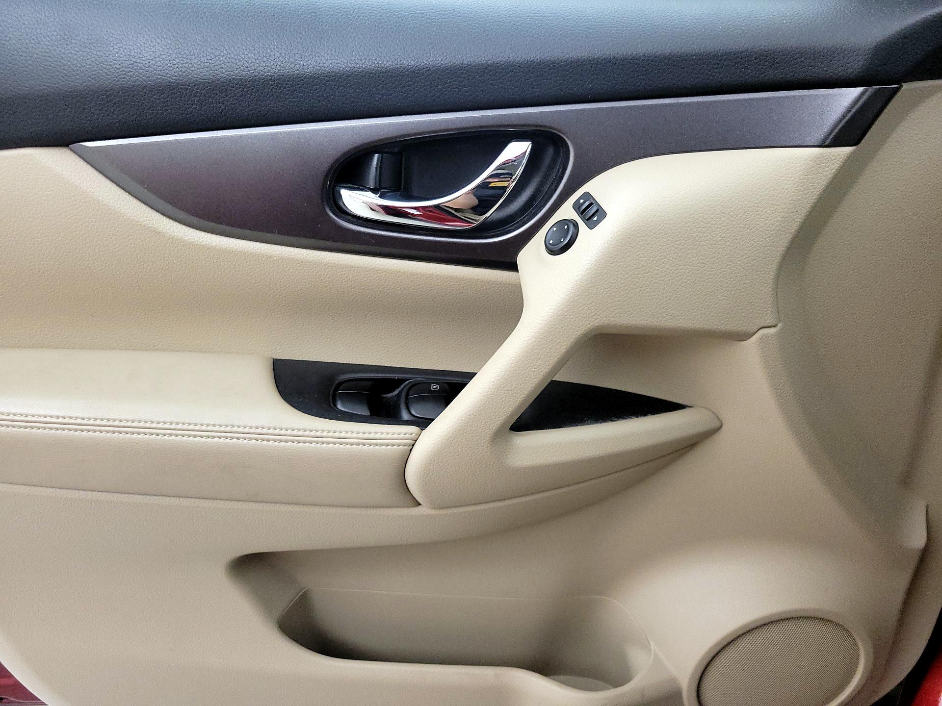 Thumbnail: 2016 Nissan Rogue - 12