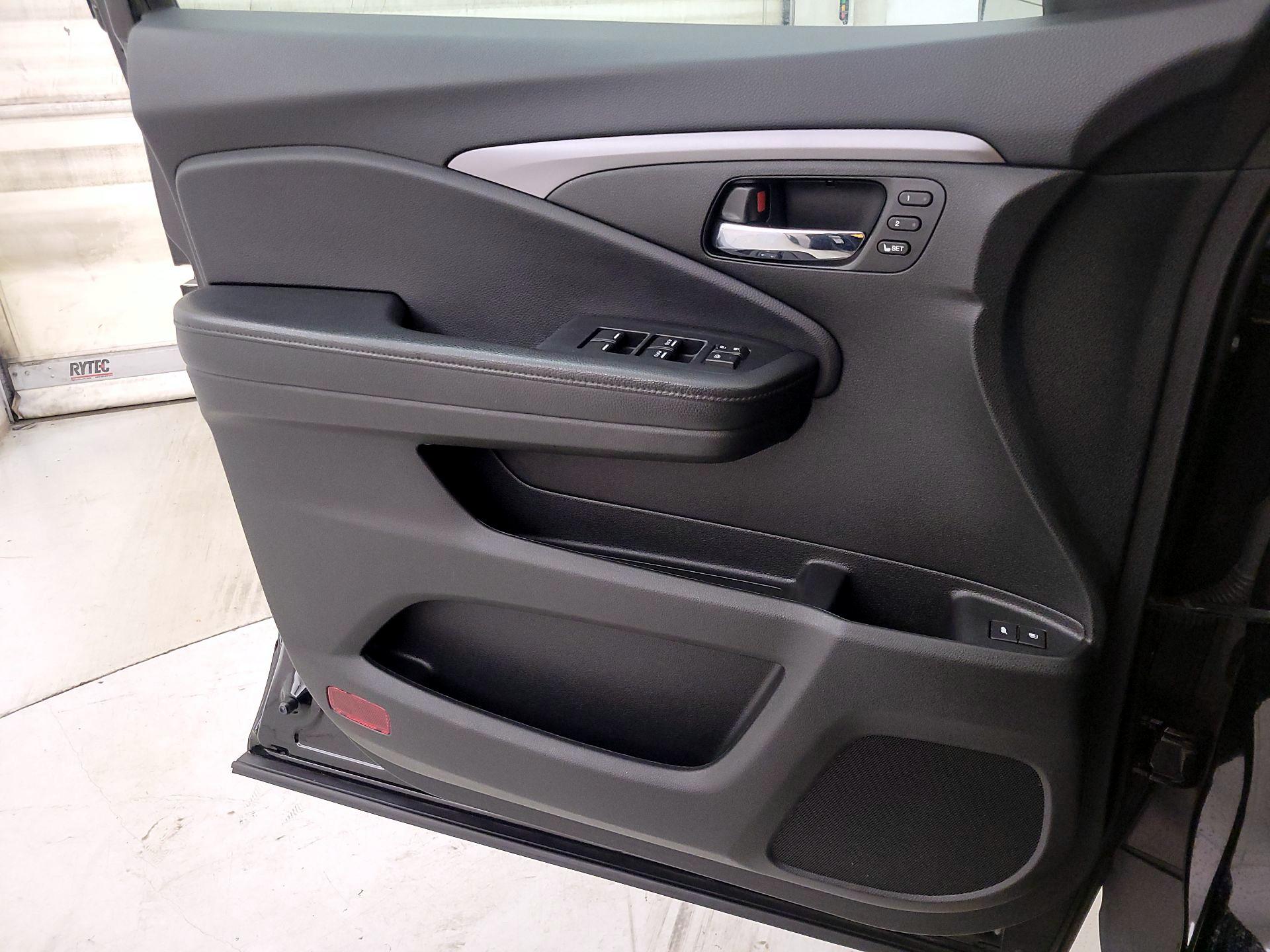 Thumbnail: 2020 Honda Pilot - 12