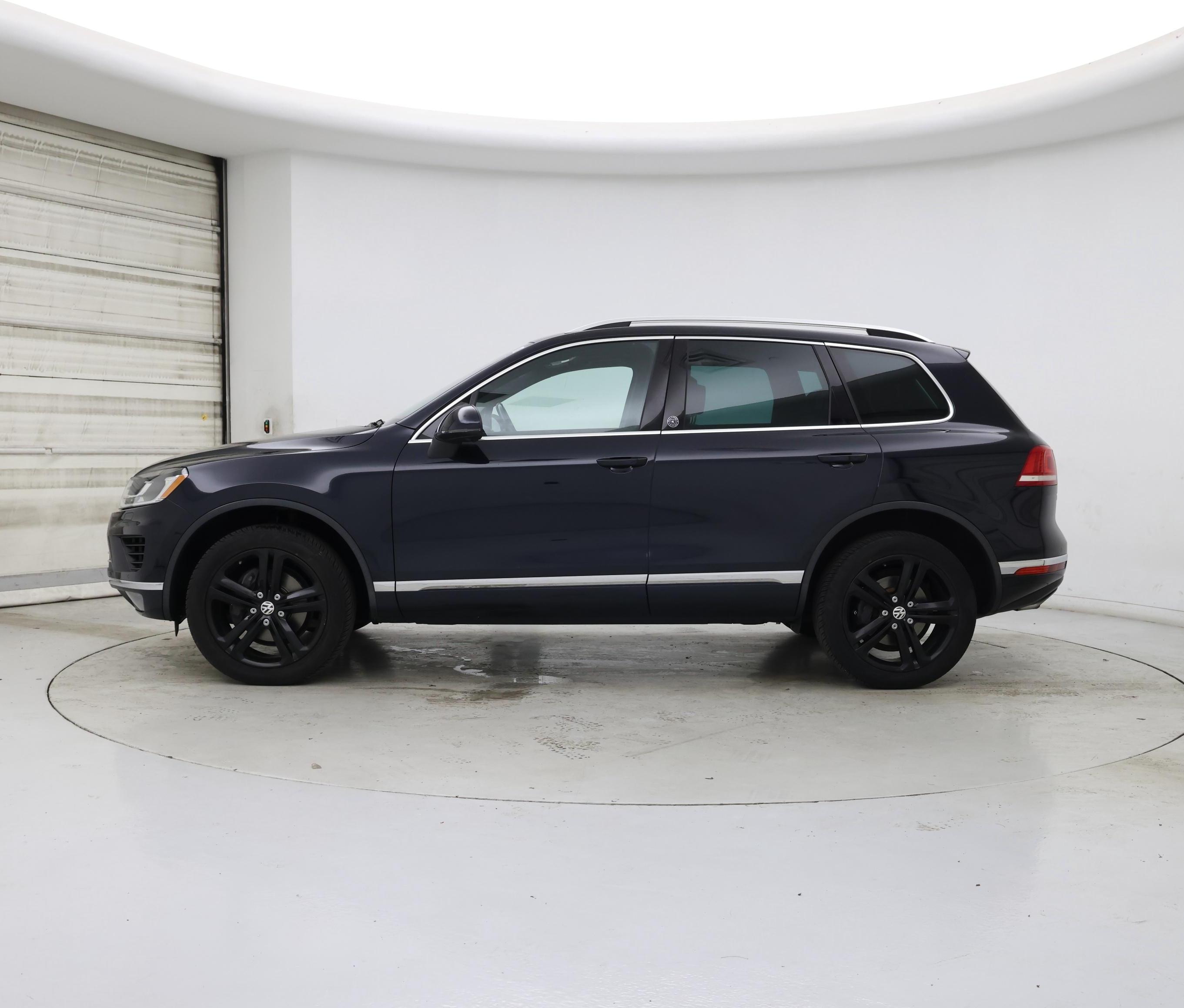 Thumbnail: 2017 Volkswagen Touareg - 3