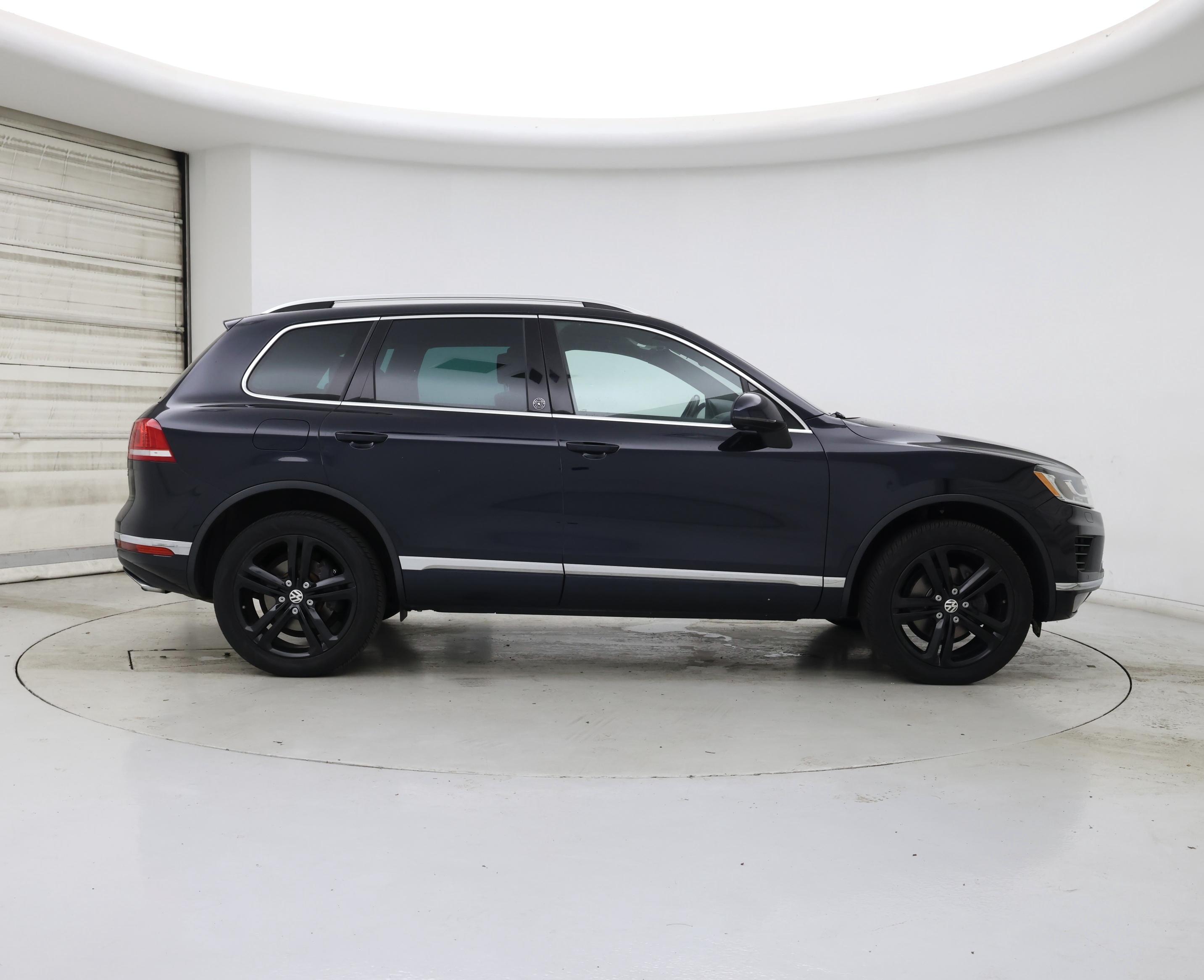 Thumbnail: 2017 Volkswagen Touareg - 7