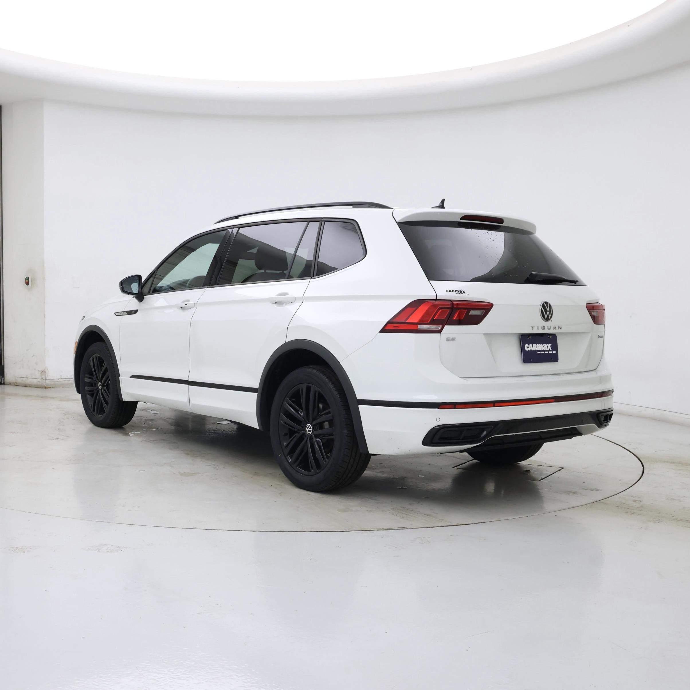 Thumbnail: 2022 Volkswagen Tiguan - 2