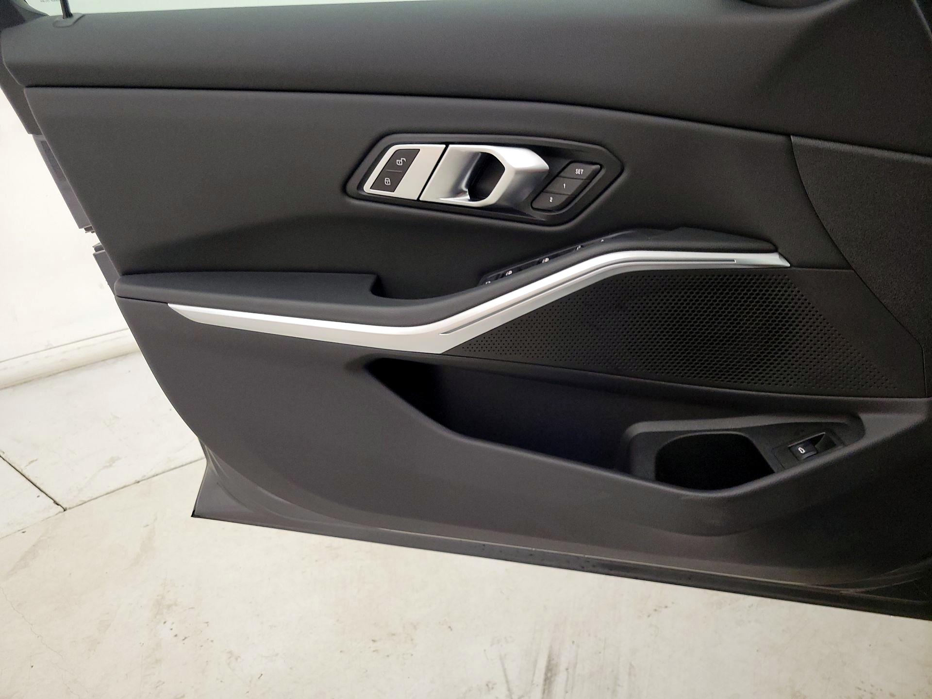 Thumbnail: 2022 BMW 3 Series - 12
