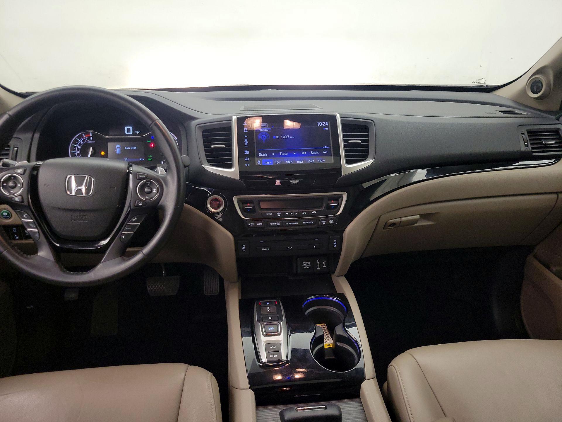 Thumbnail: 2017 Honda Pilot - 9