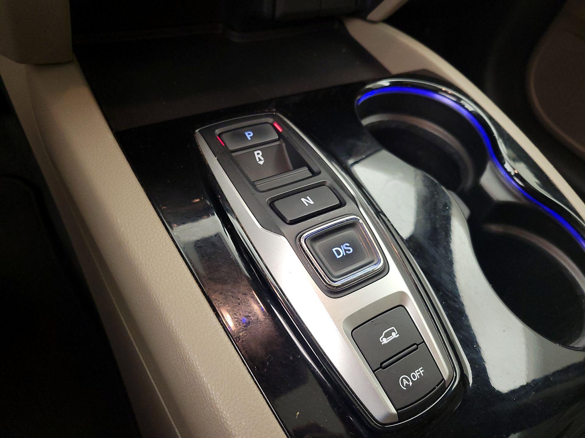 Thumbnail: 2017 Honda Pilot - 17