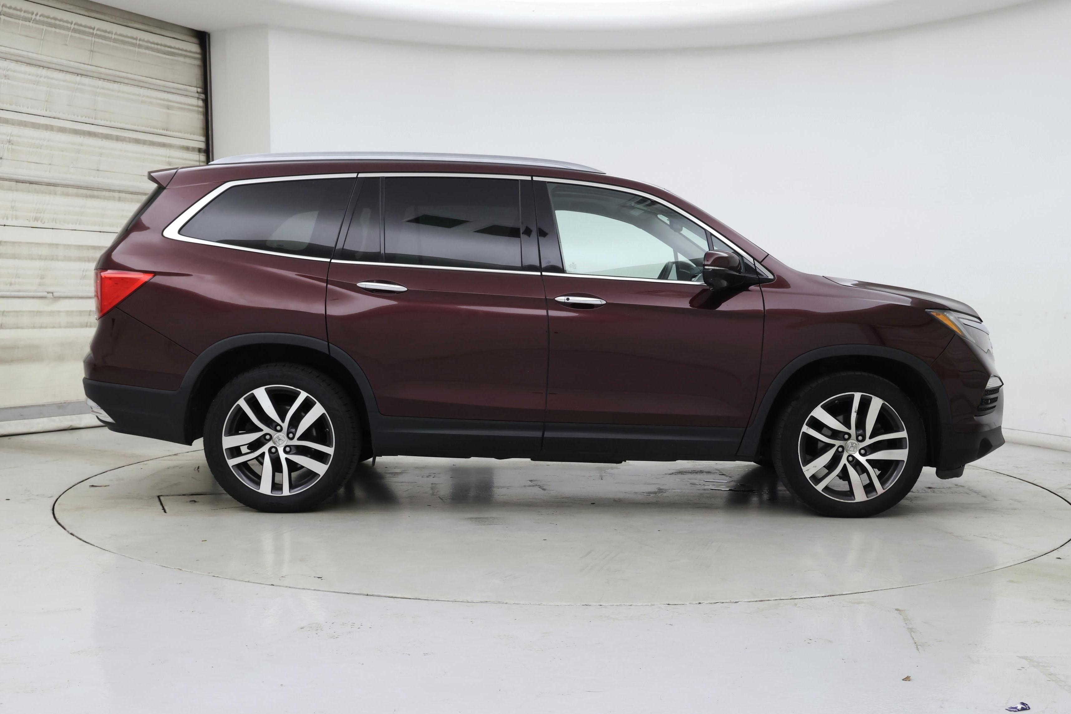 Thumbnail: 2017 Honda Pilot - 7