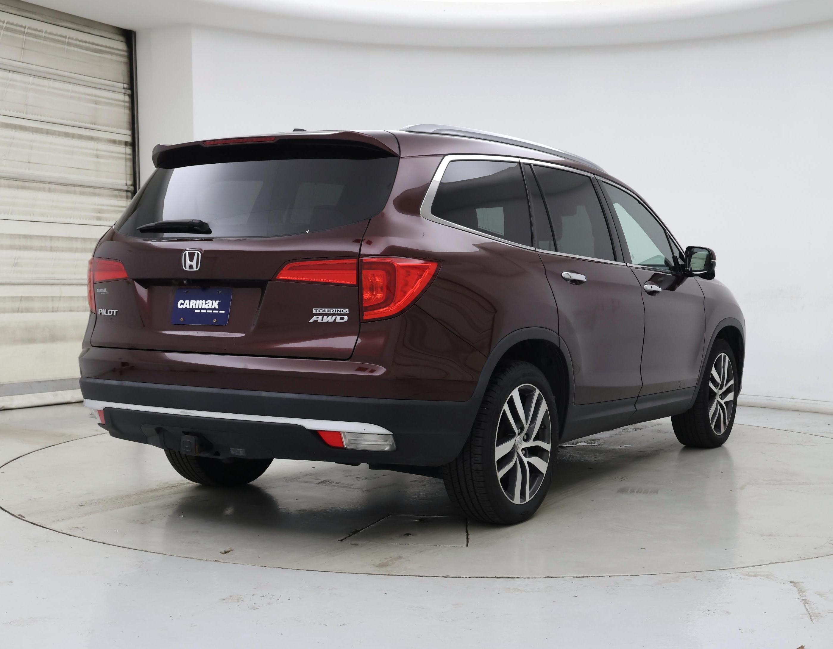 Thumbnail: 2017 Honda Pilot - 8