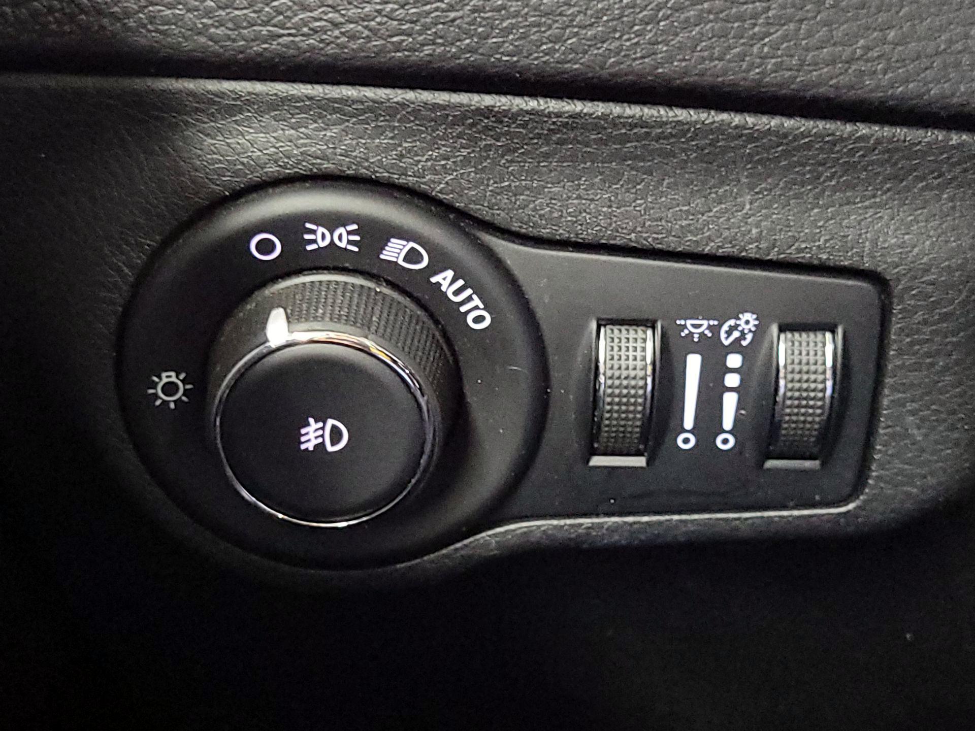 Thumbnail: 2018 Jeep Compass - 13