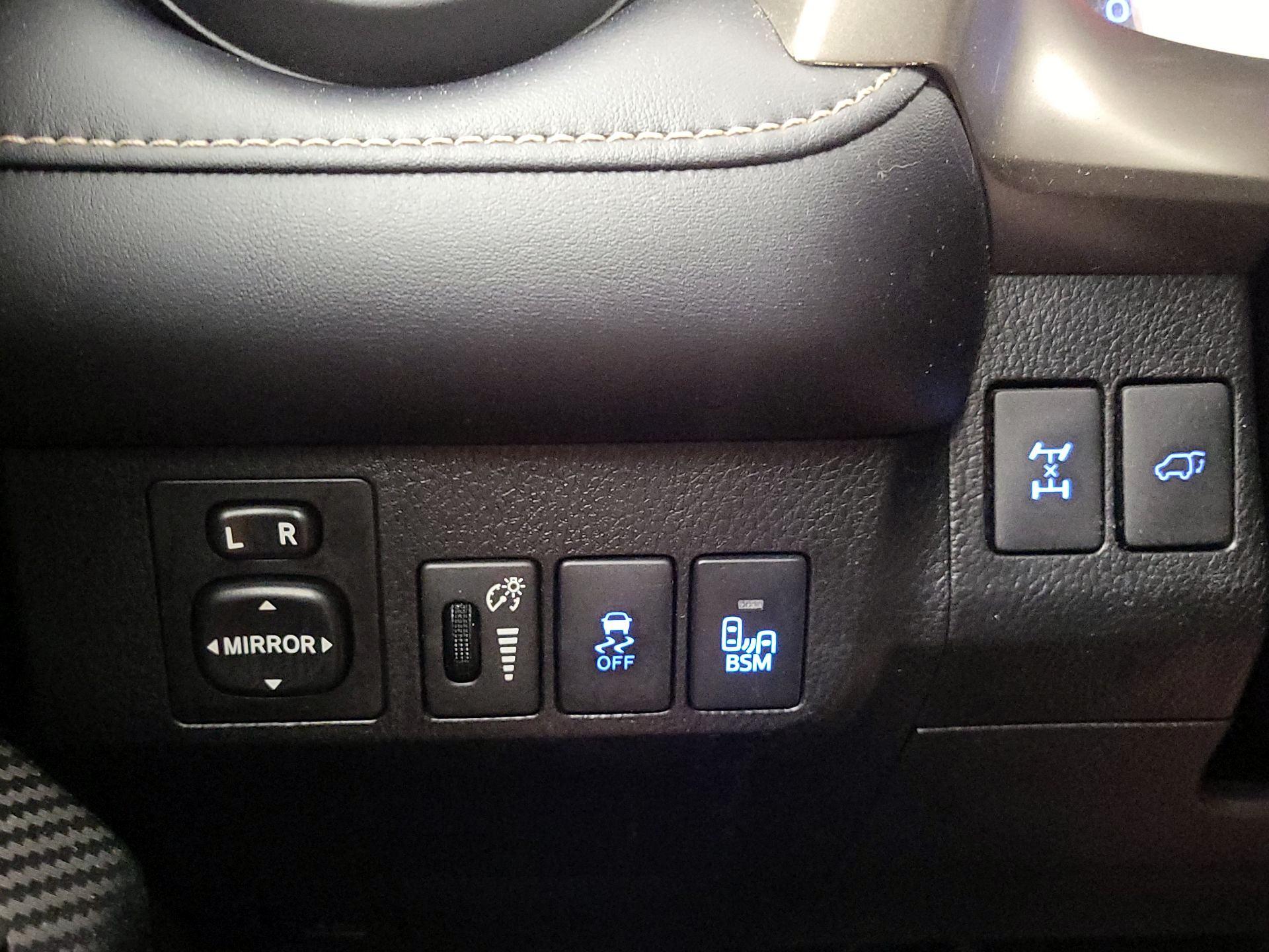 Thumbnail: 2013 Toyota RAV4 - 13