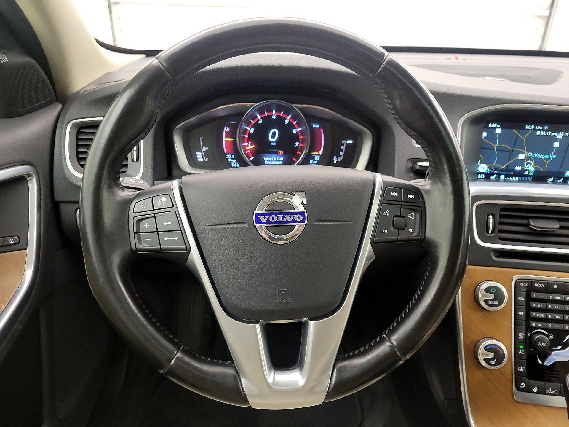 Thumbnail: 2016 Volvo S60 - 10