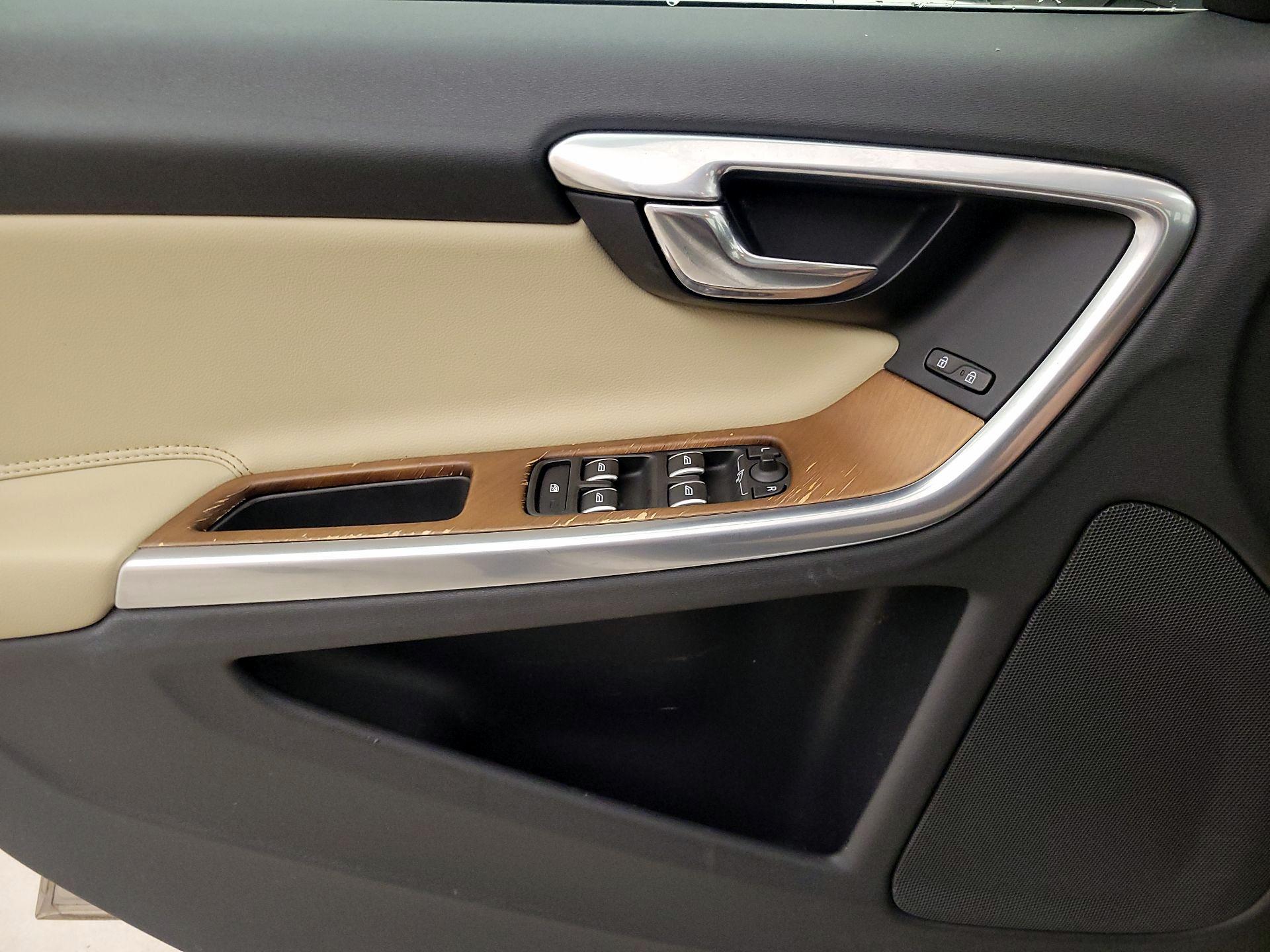 Thumbnail: 2016 Volvo S60 - 12