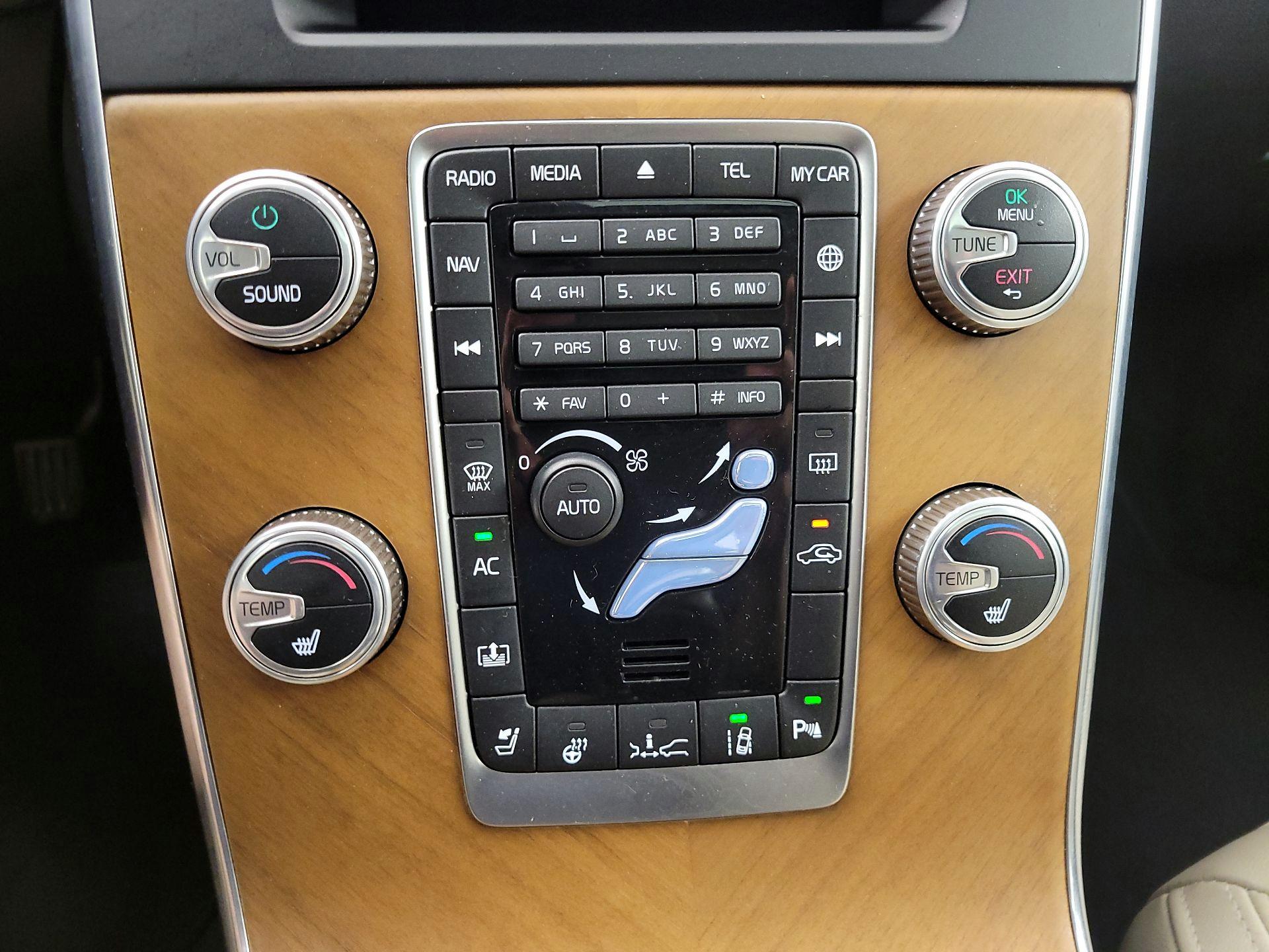 Thumbnail: 2016 Volvo S60 - 17