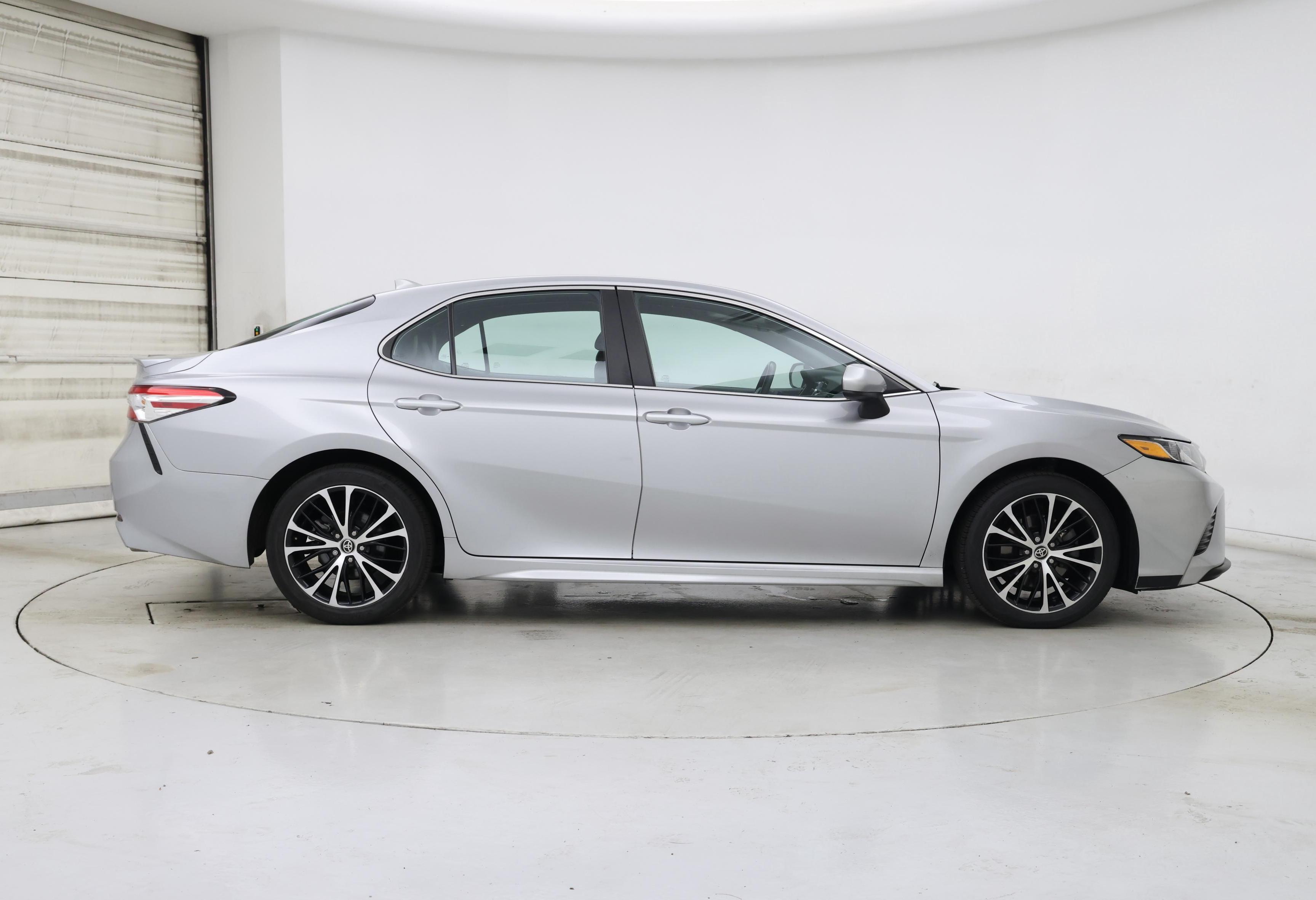 Thumbnail: 2020 Toyota Camry - 7
