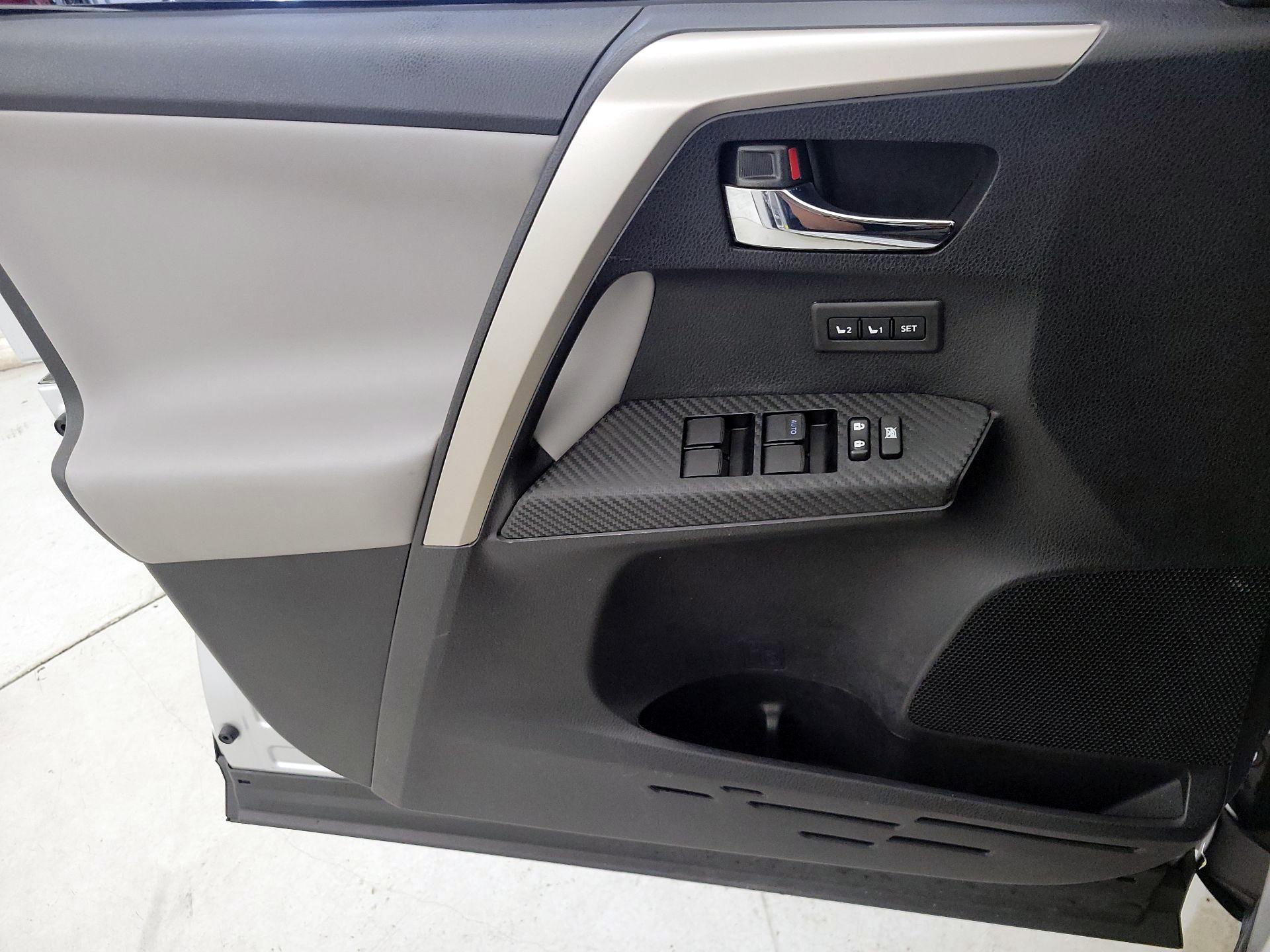 Thumbnail: 2015 Toyota RAV4 - 12
