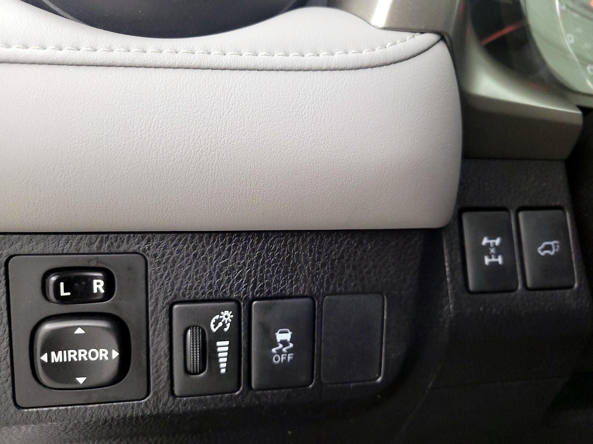 Thumbnail: 2015 Toyota RAV4 - 13