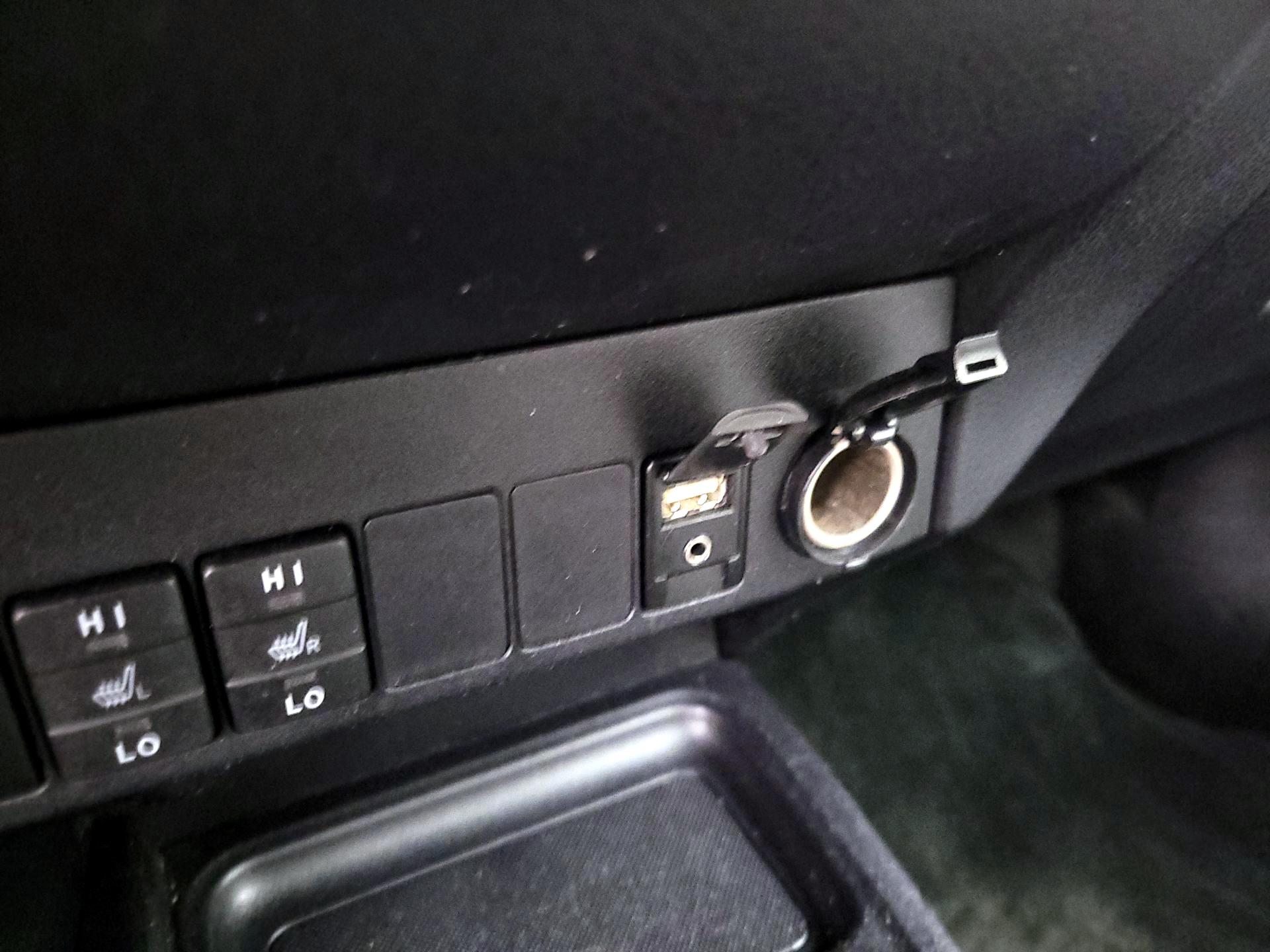 Thumbnail: 2015 Toyota RAV4 - 18