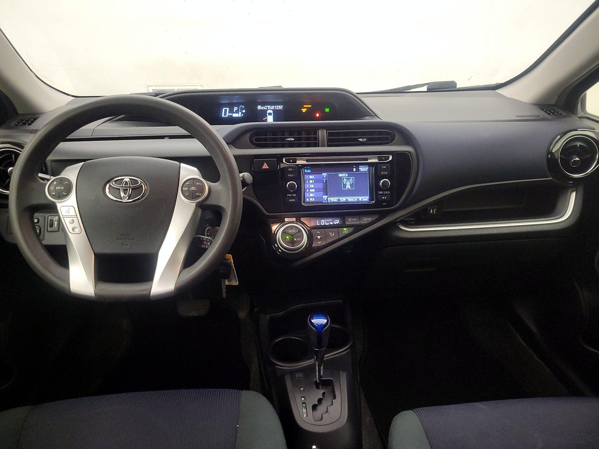 Thumbnail: 2015 Toyota Prius c - 9