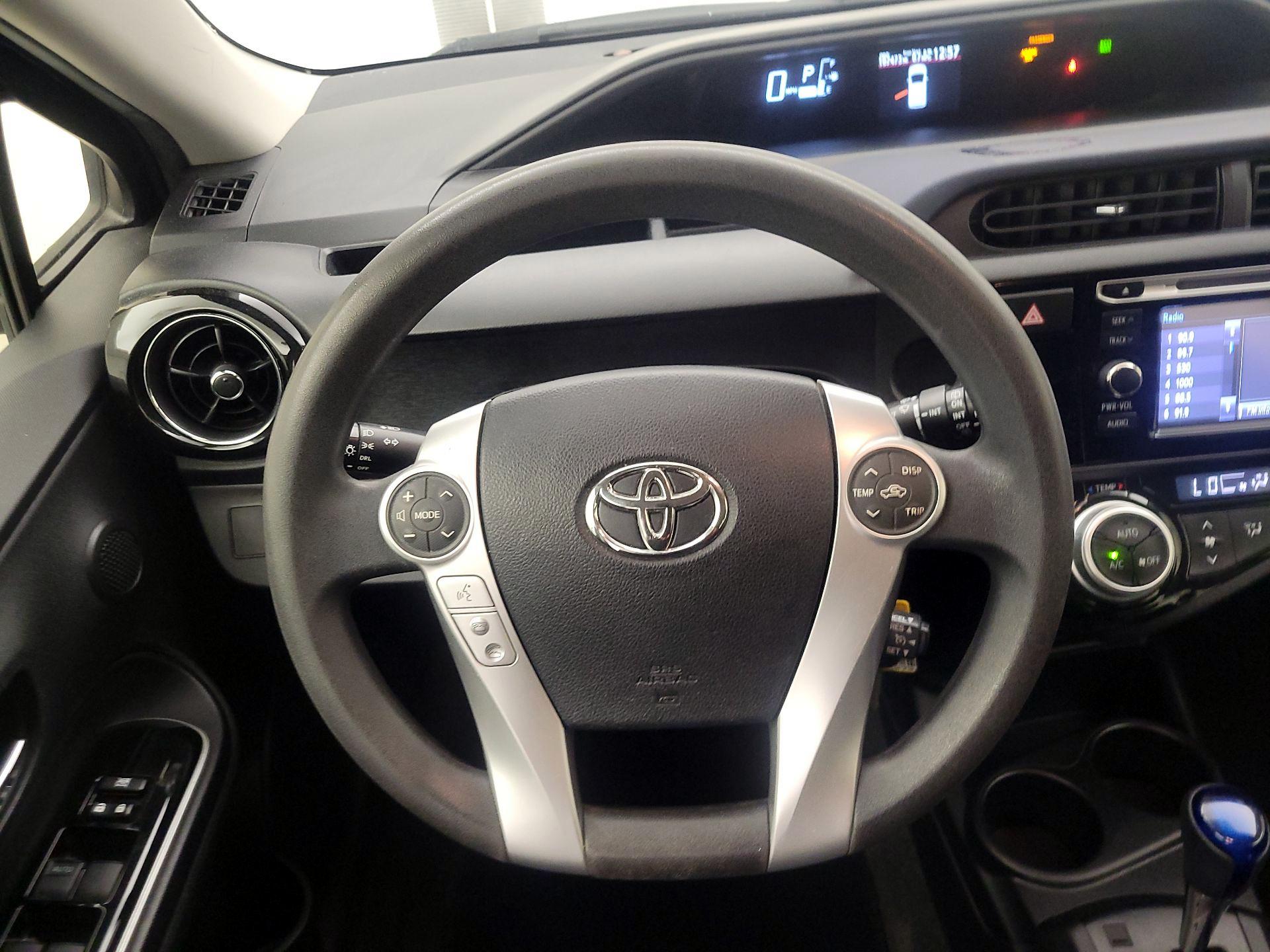 Thumbnail: 2015 Toyota Prius c - 10