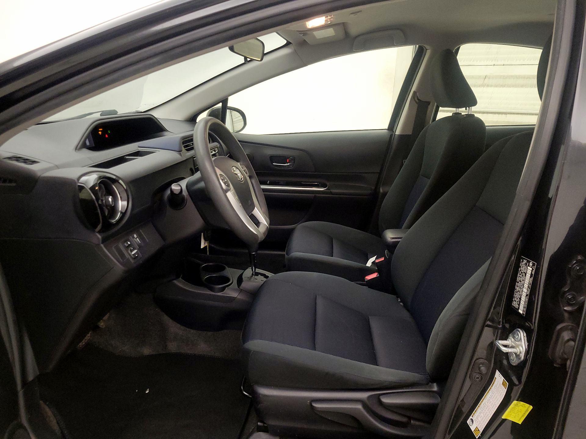Thumbnail: 2015 Toyota Prius c - 11