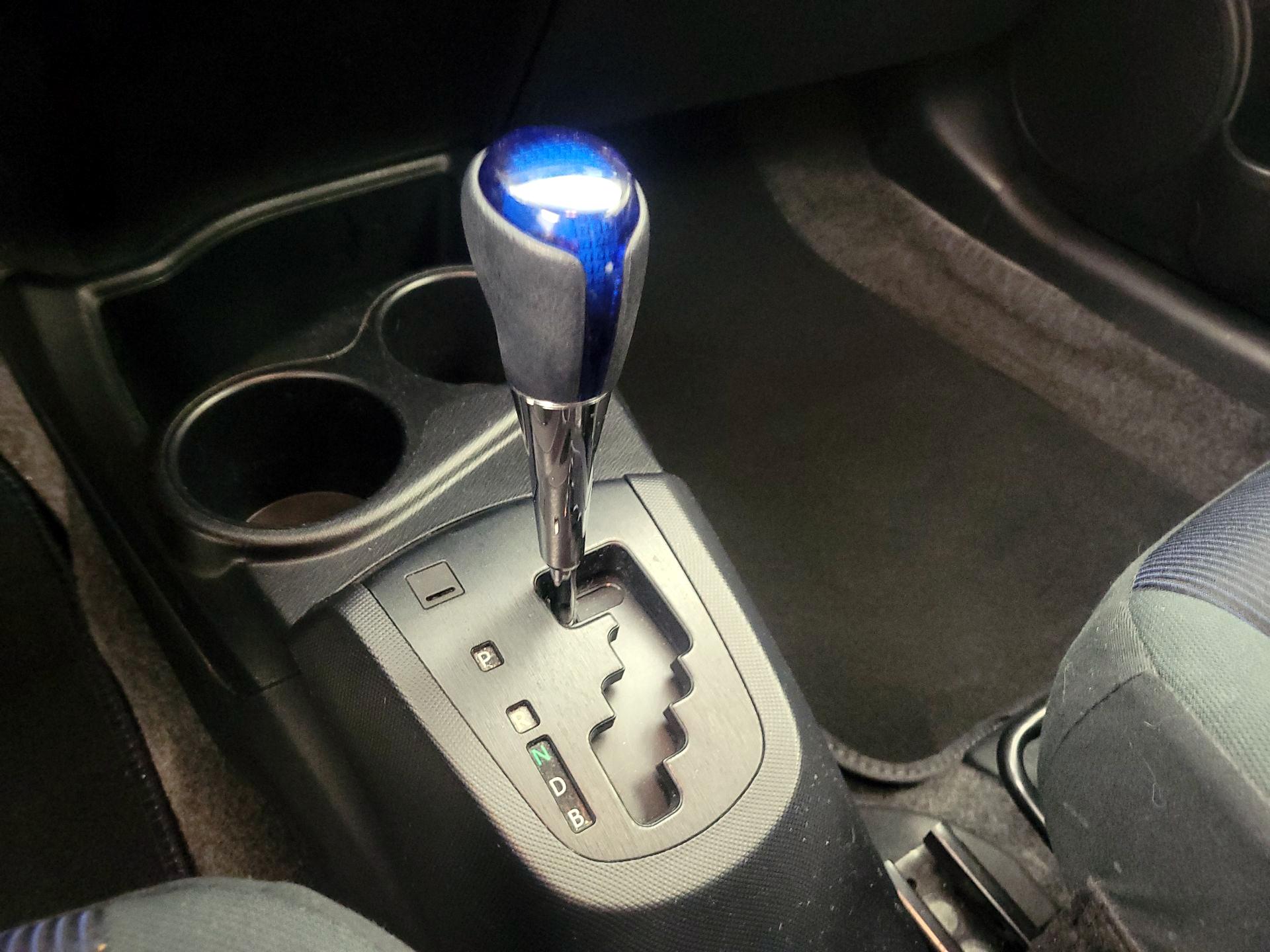 Thumbnail: 2015 Toyota Prius c - 16