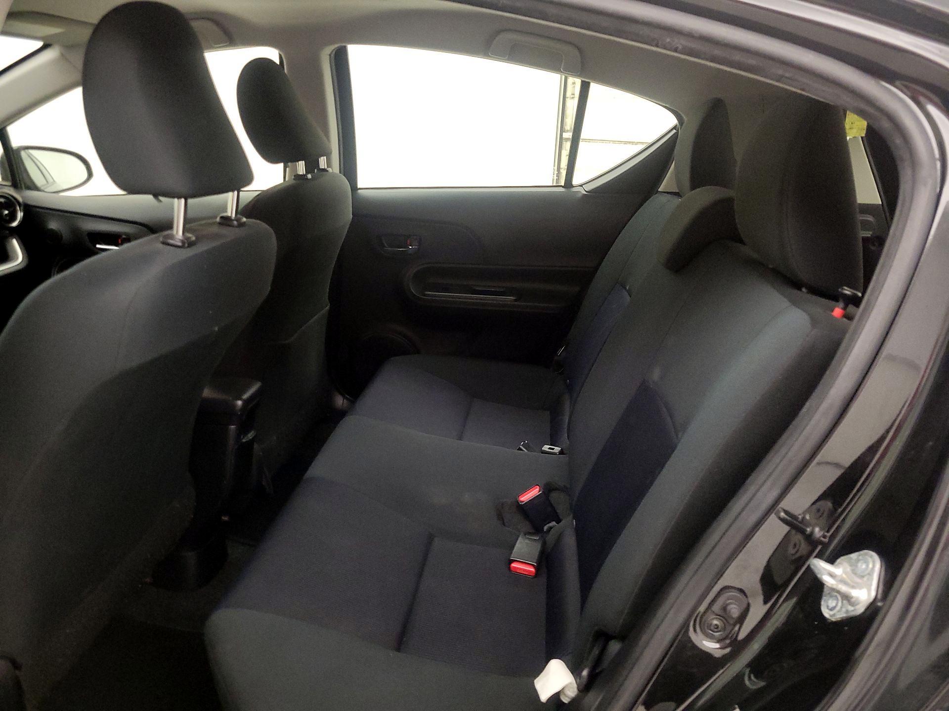 Thumbnail: 2015 Toyota Prius c - 17