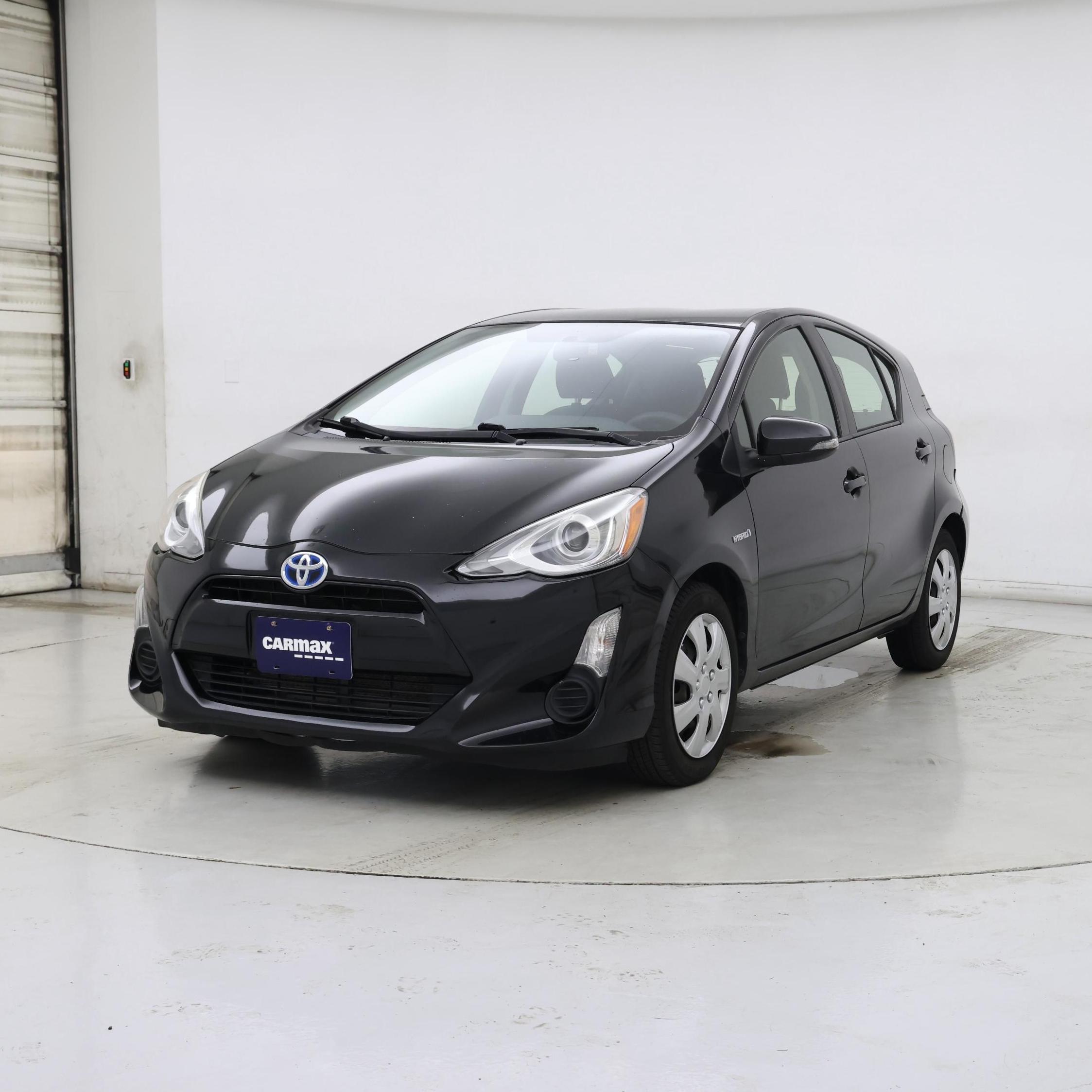 Thumbnail: 2015 Toyota Prius c - 4
