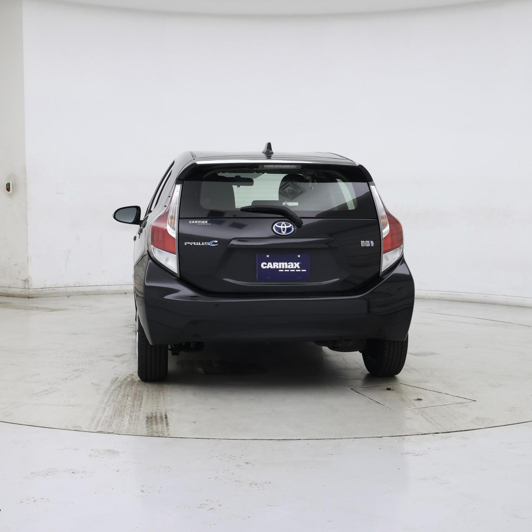 Thumbnail: 2015 Toyota Prius c - 6