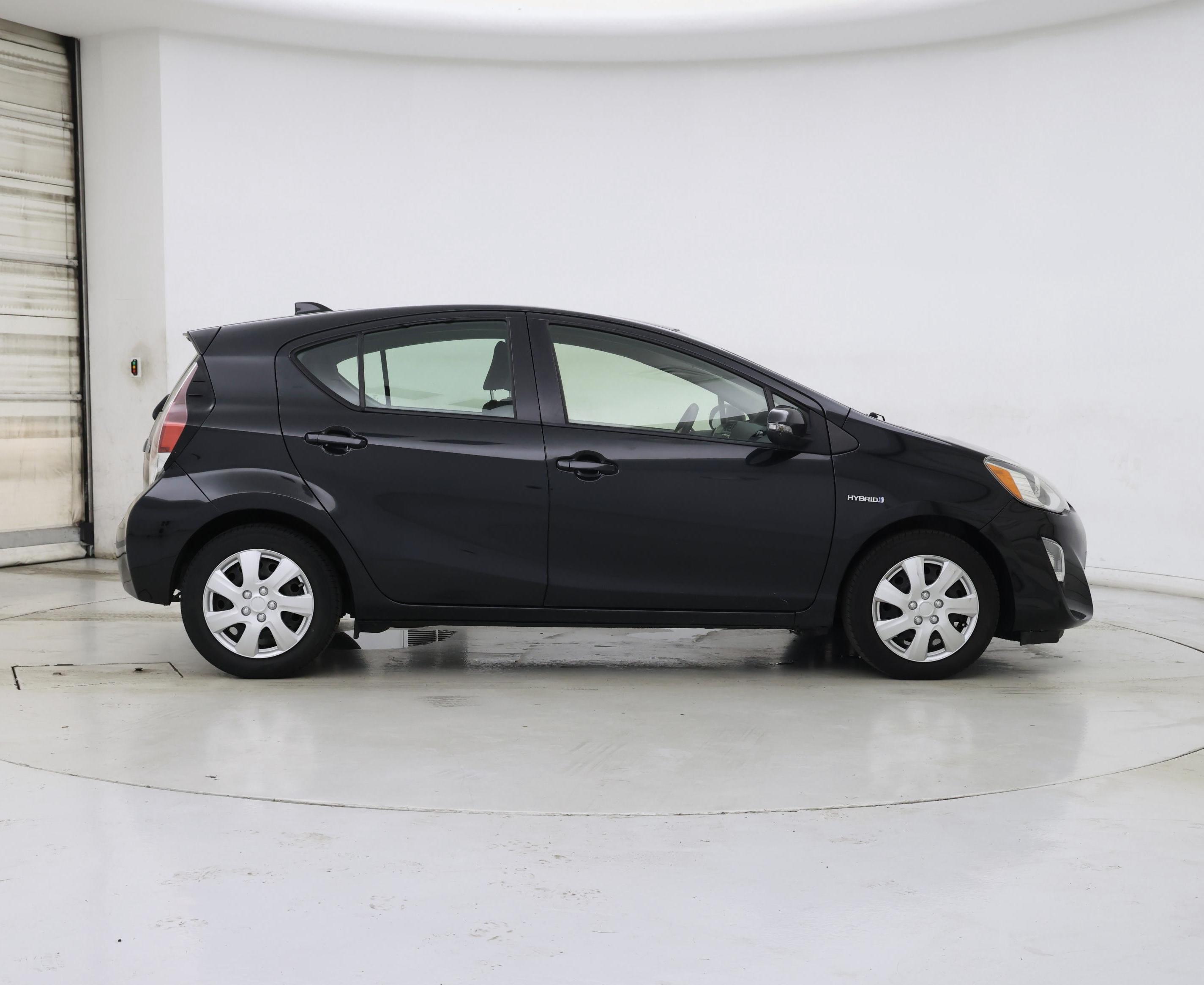Thumbnail: 2015 Toyota Prius c - 7
