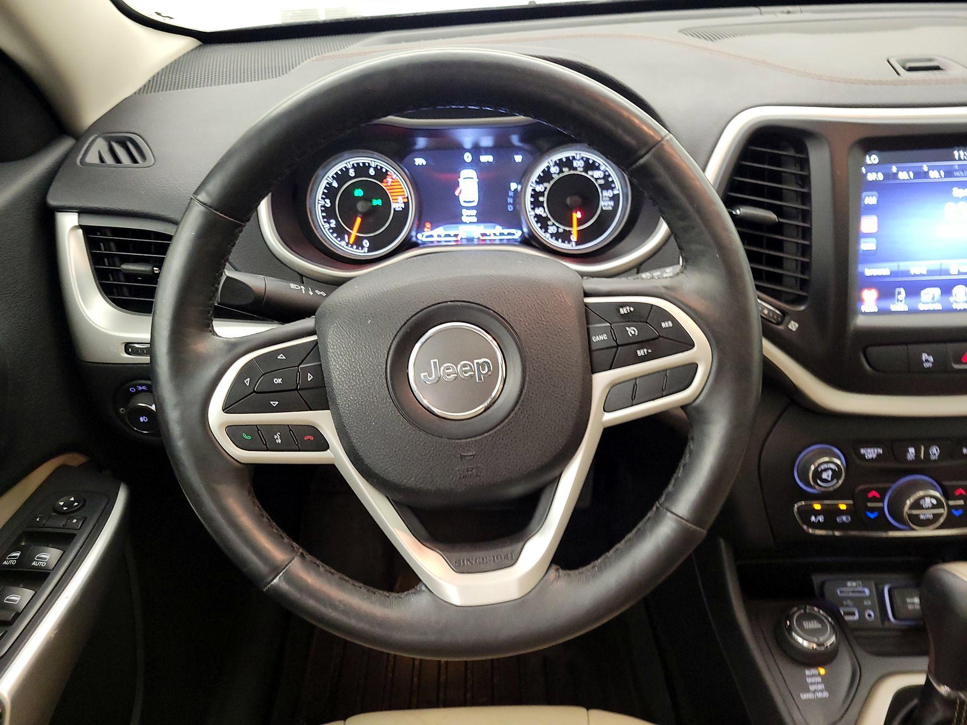 Thumbnail: 2018 Jeep Cherokee - 10